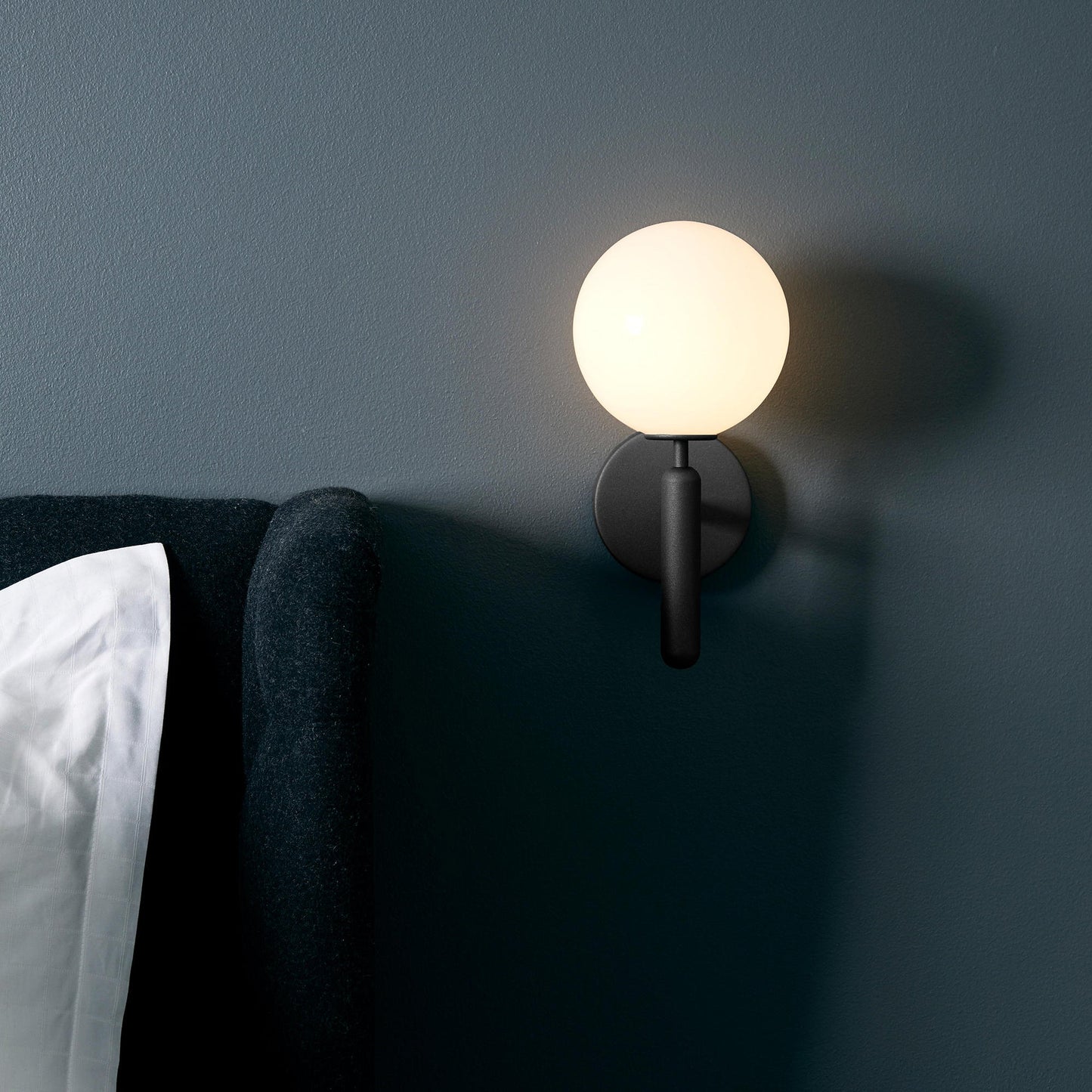 Scandiluxe Wall Light - Modern Design, Adjustable Brightness, Energy E