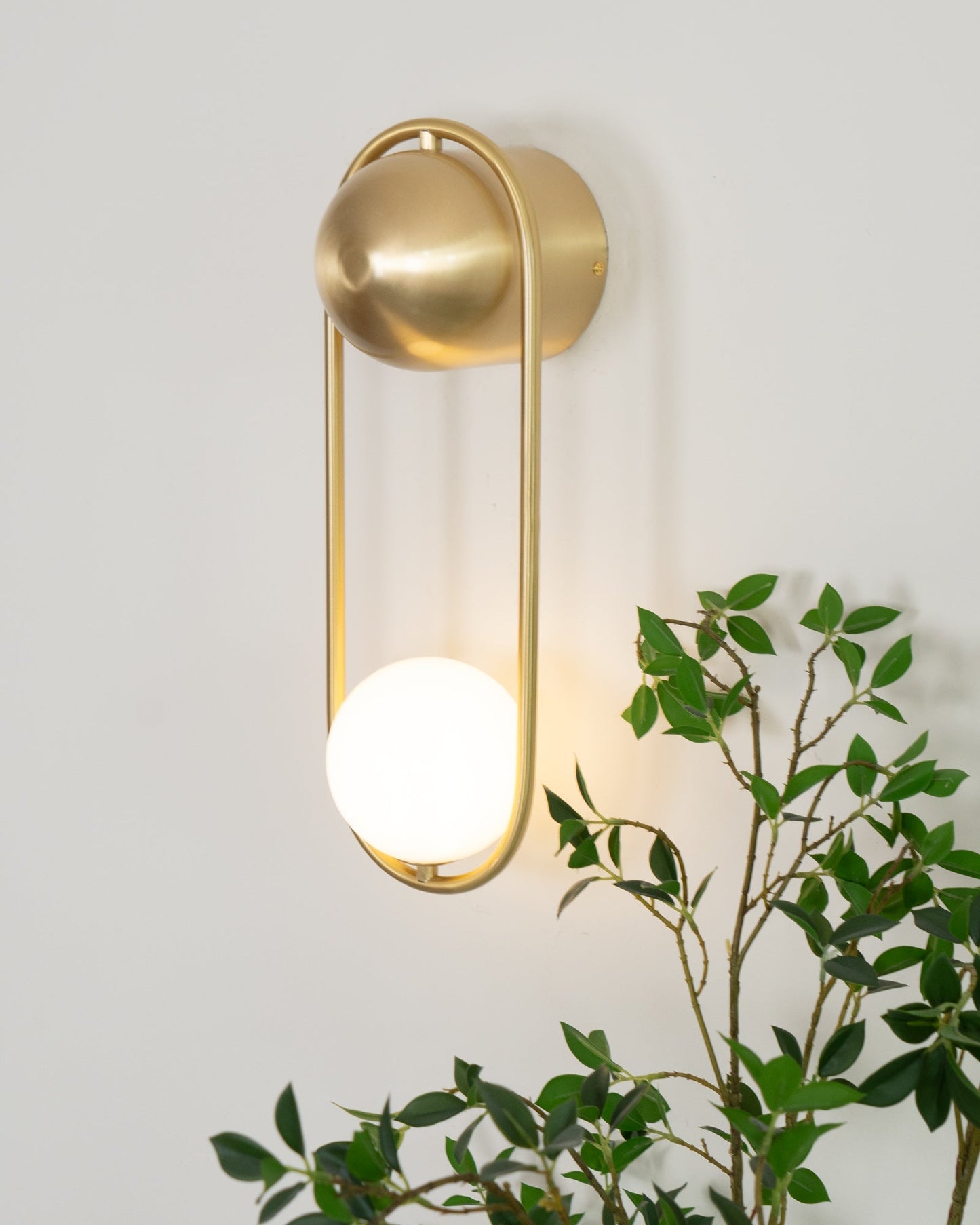 Mila Wall Lamp - Adjustable Brightness & Energy-Efficient LED Design