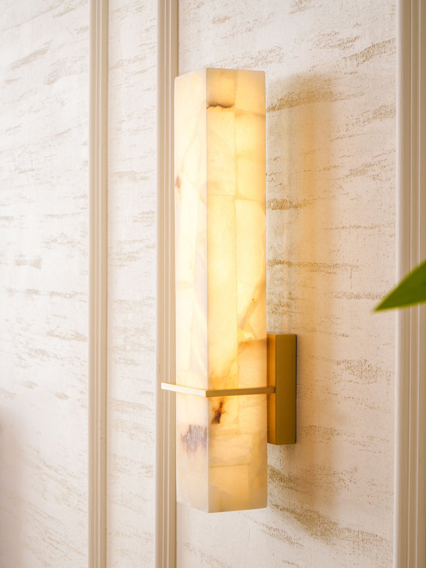 Milan Alabaster Wall Sconce - Elegant Design with Adjustable Brightnes