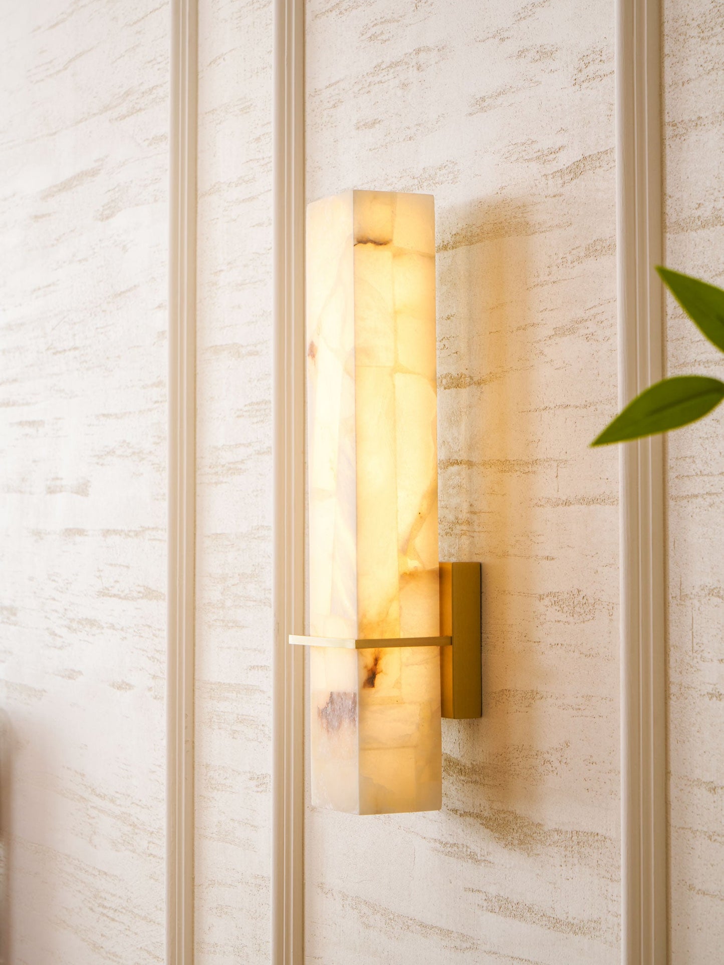 Milan Alabaster Wall Sconce - Elegant Design with Adjustable Brightnes