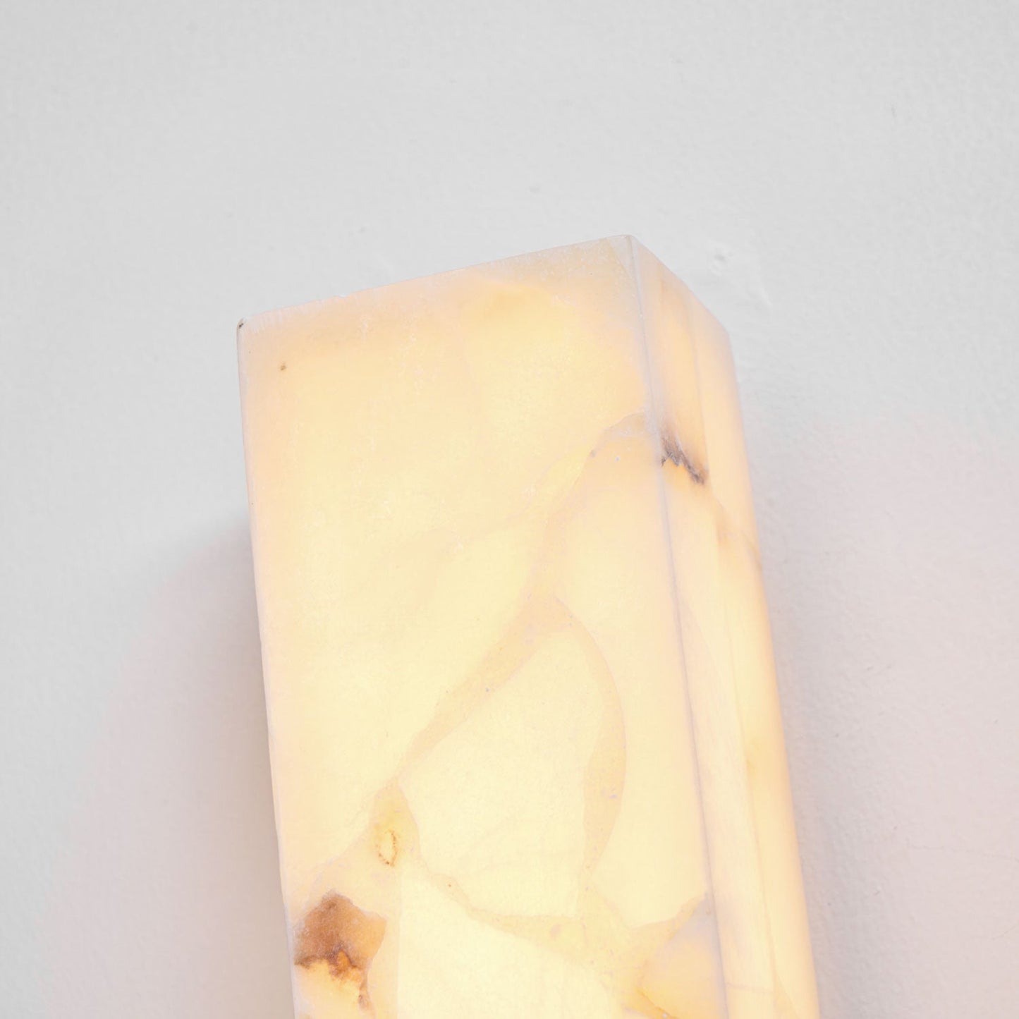 Milan Alabaster Wall Sconce - Elegant Design with Adjustable Brightnes