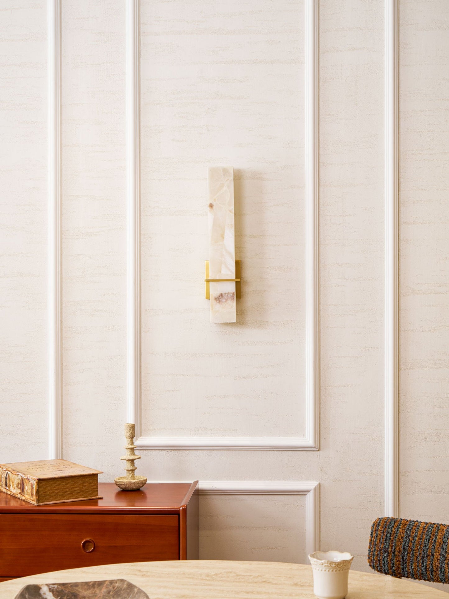 Milan Alabaster Wall Sconce - Elegant Design with Adjustable Brightnes