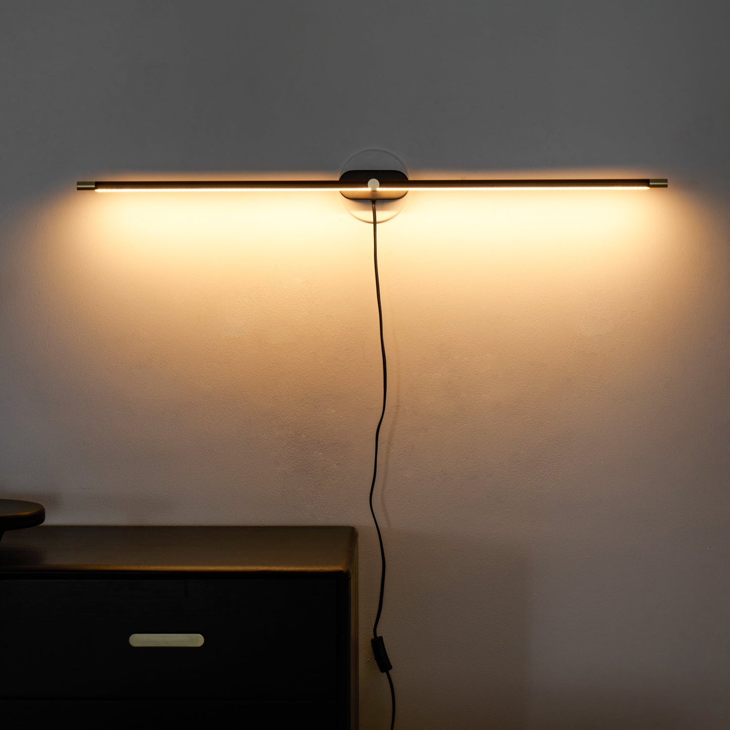 Professional Minimalist Linear Wall Lamp with Dimmable LED & Easy Inst