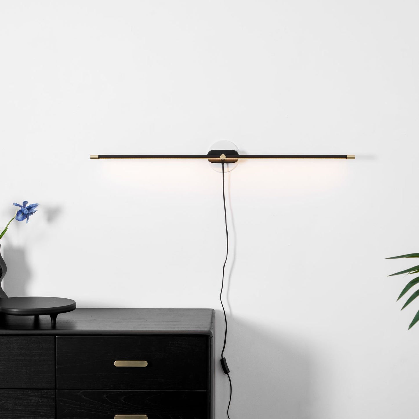 Professional Minimalist Linear Wall Lamp with Dimmable LED & Easy Inst