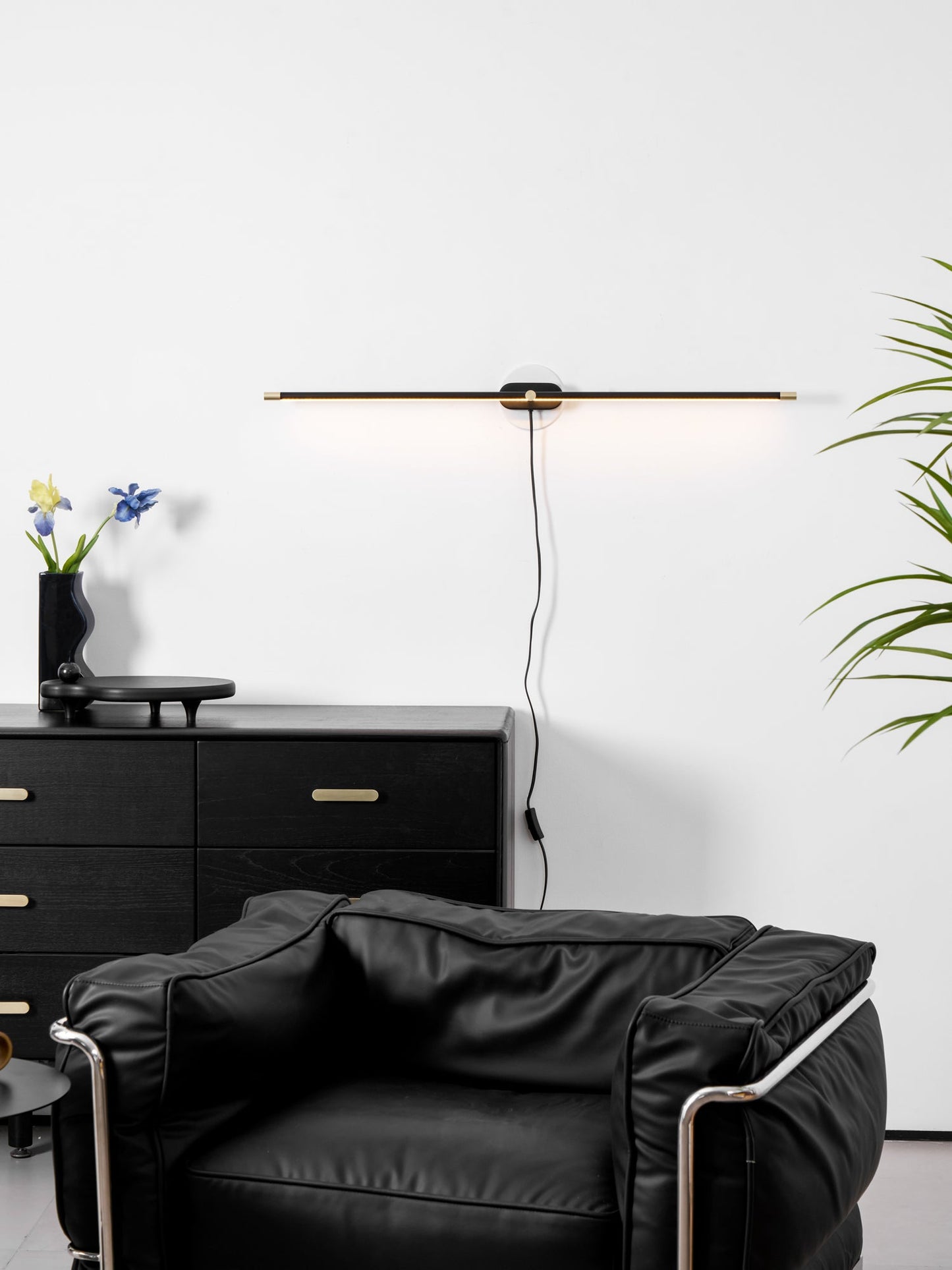 Professional Minimalist Linear Wall Lamp with Dimmable LED & Easy Inst
