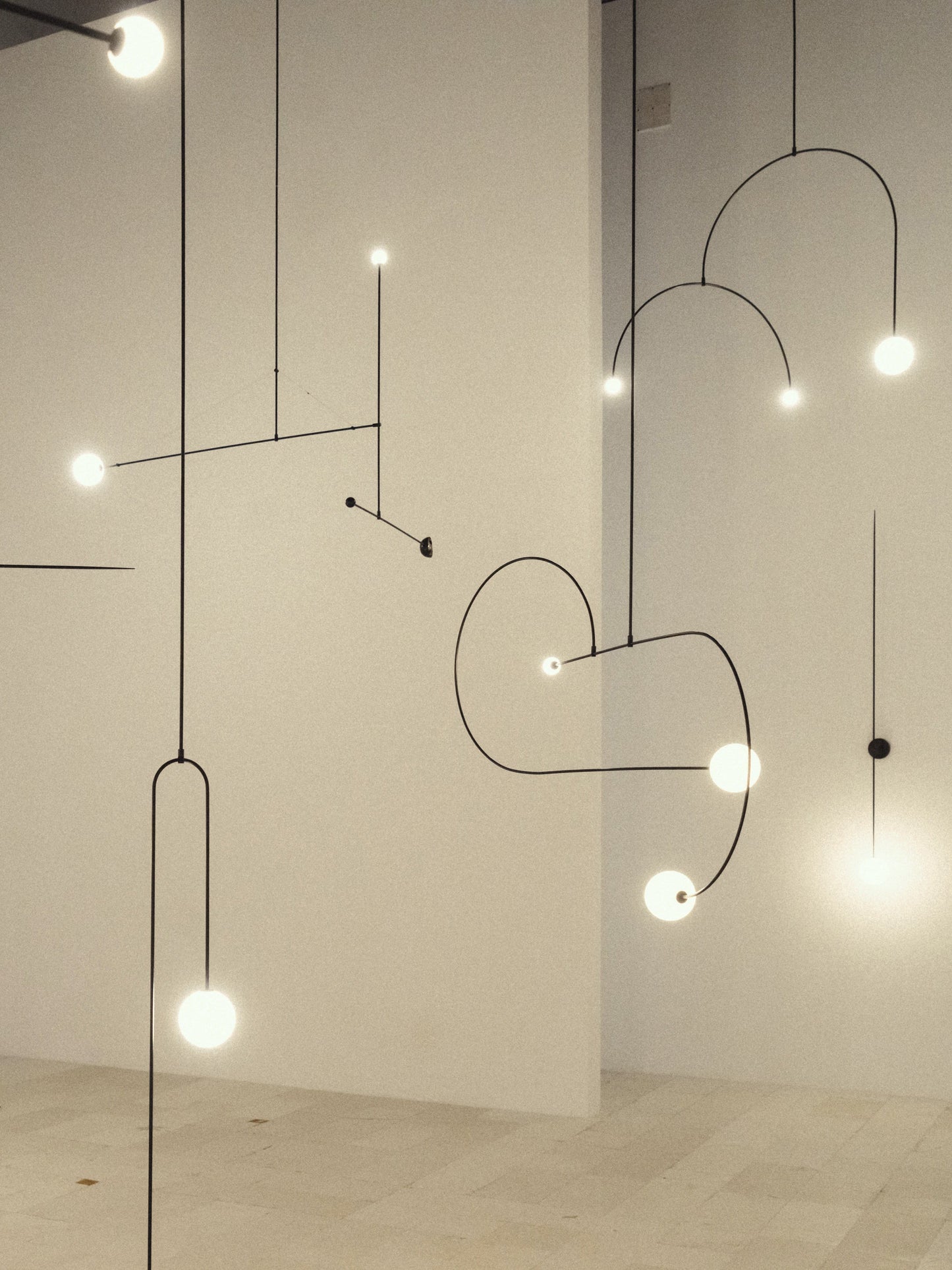 Mobile Chandelier with Adjustable Height and LED Lighting Features