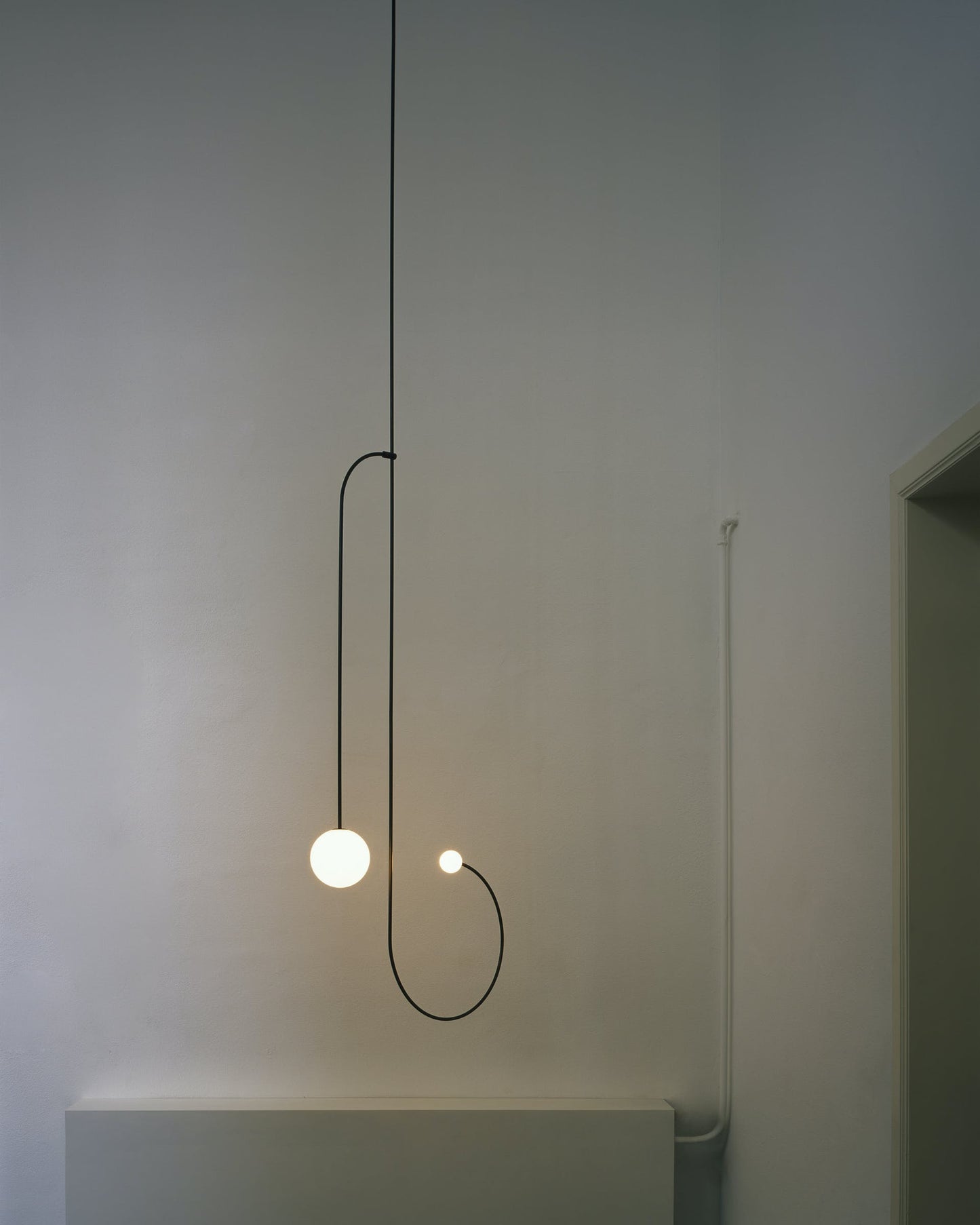 Mobile Chandelier with Adjustable Height and LED Lighting Features