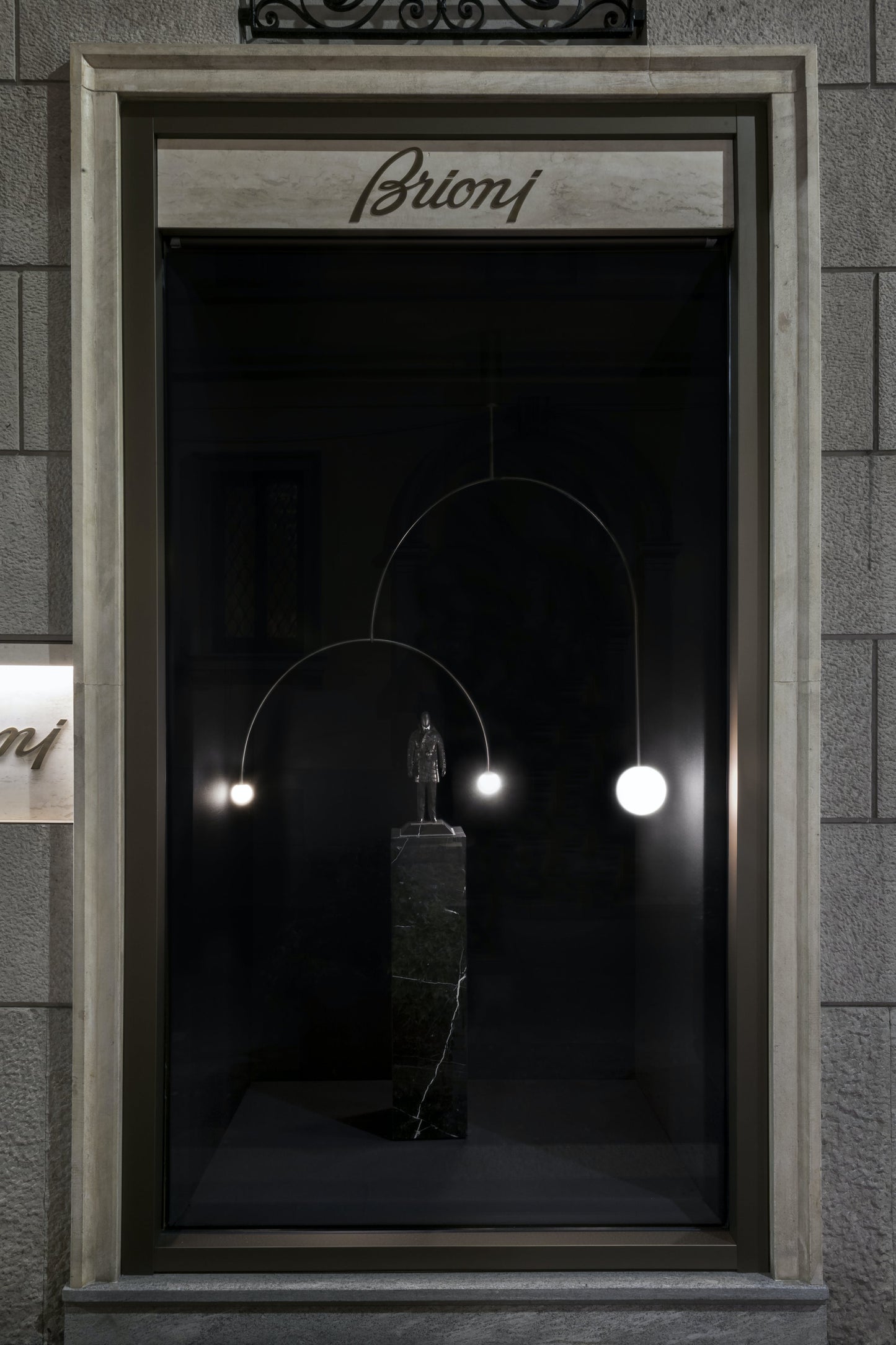 Mobile Chandelier with Adjustable Height and LED Lighting Features