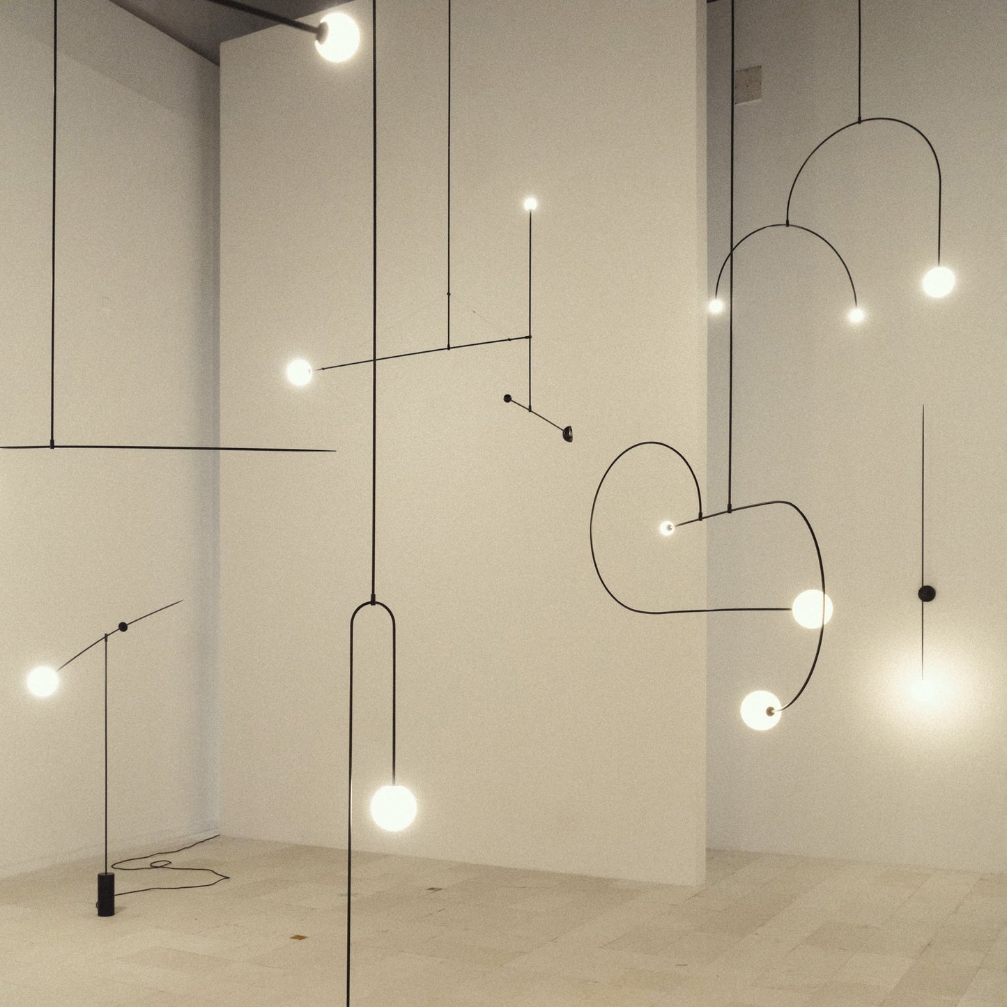 Mobile Chandelier with Adjustable Height and LED Lighting Features