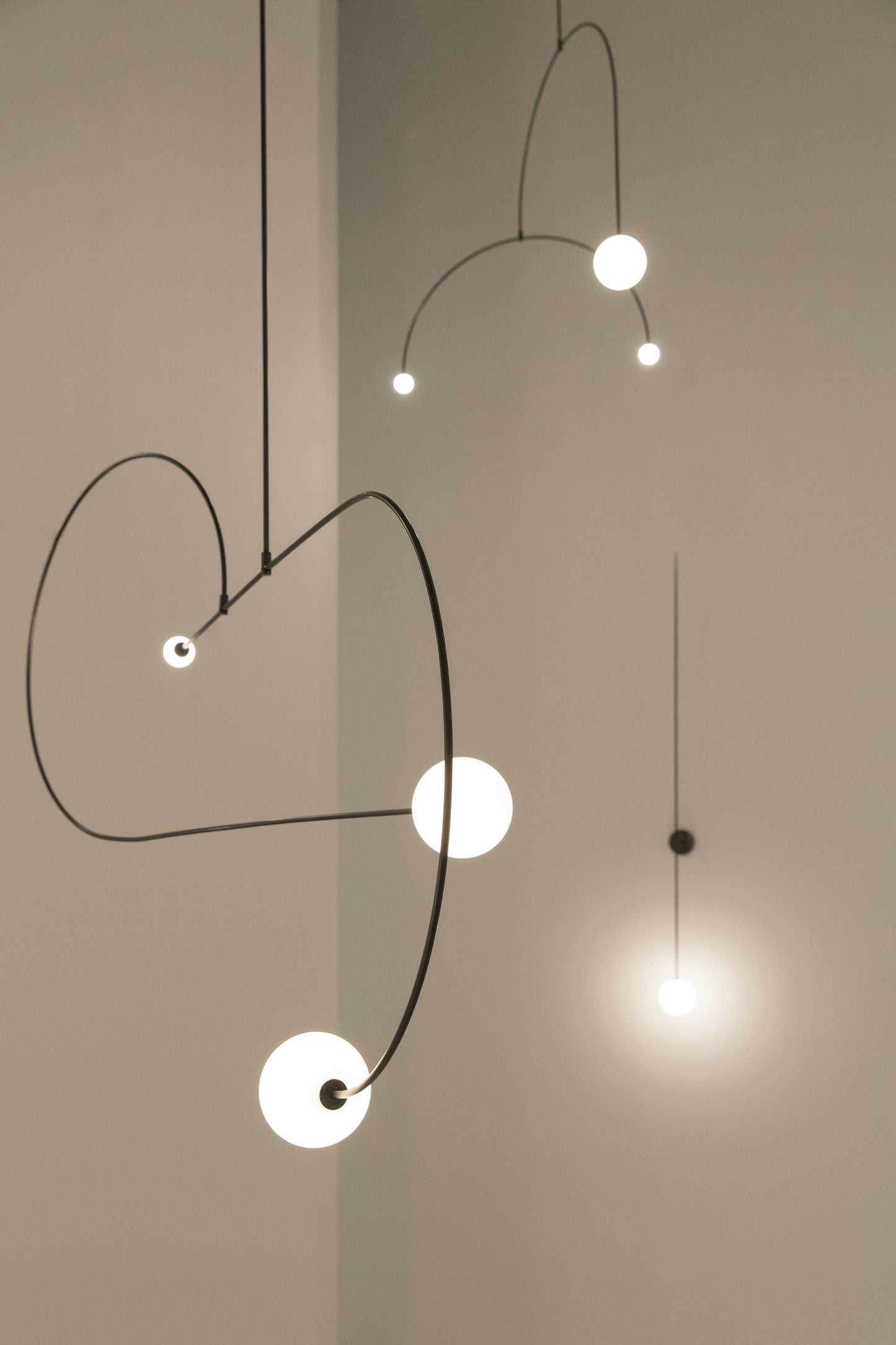 Mobile Chandelier with Adjustable Height and LED Lighting Features