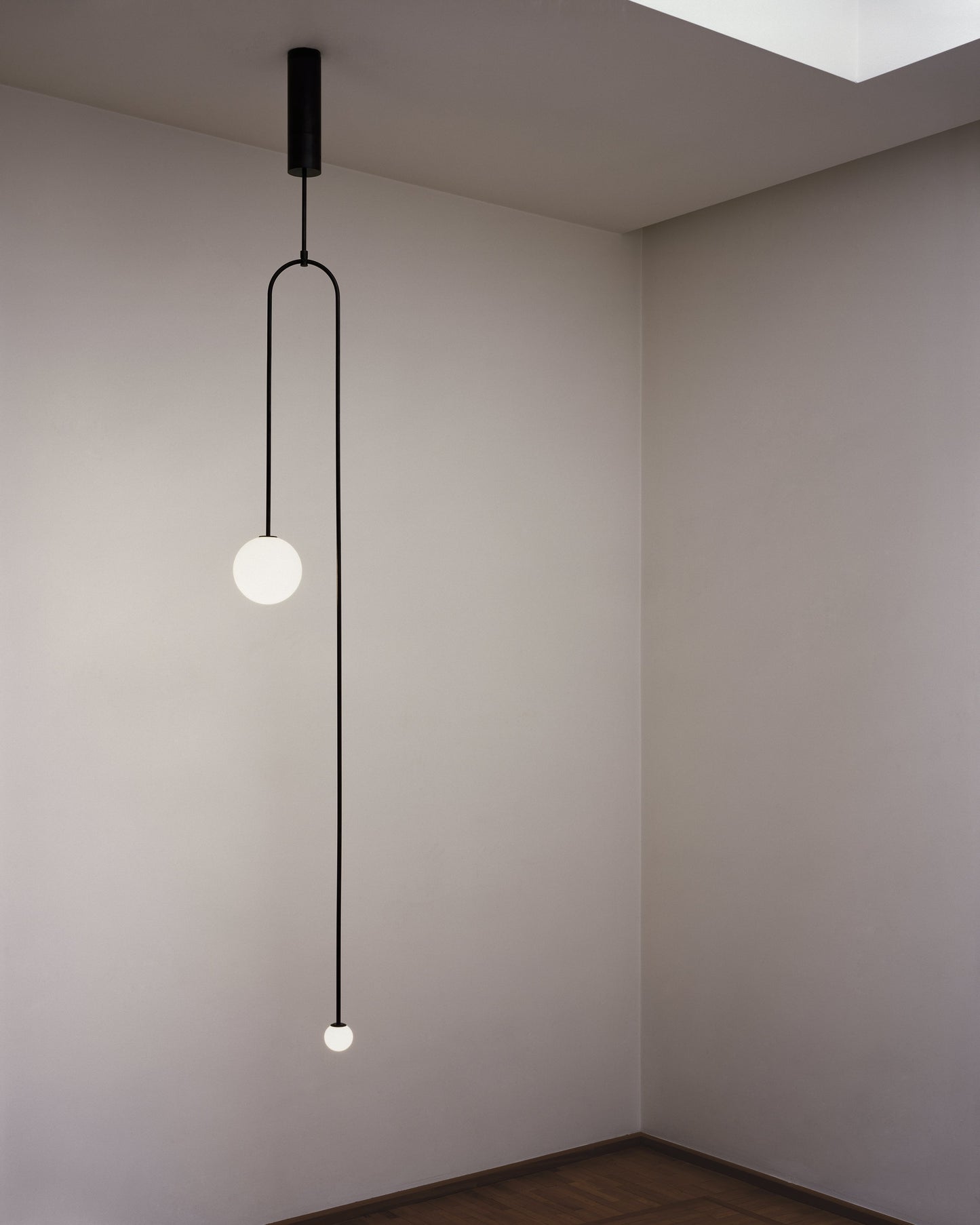 Mobile Chandelier with Adjustable Height and LED Lighting Features