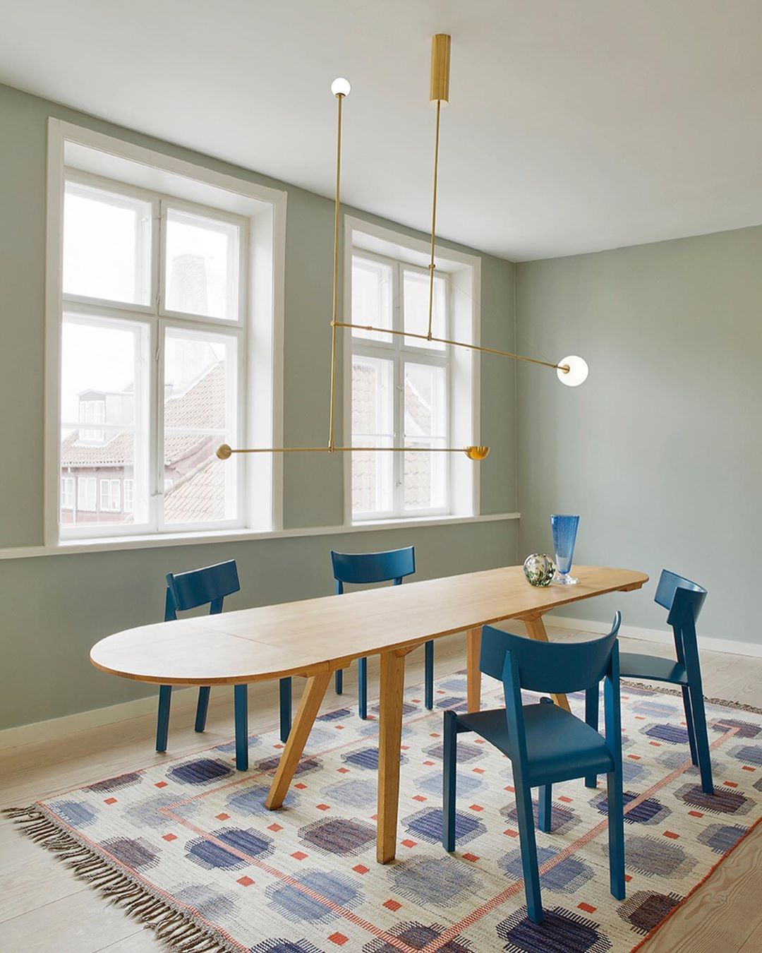Mobile Chandelier with Adjustable Height and LED Lighting Features