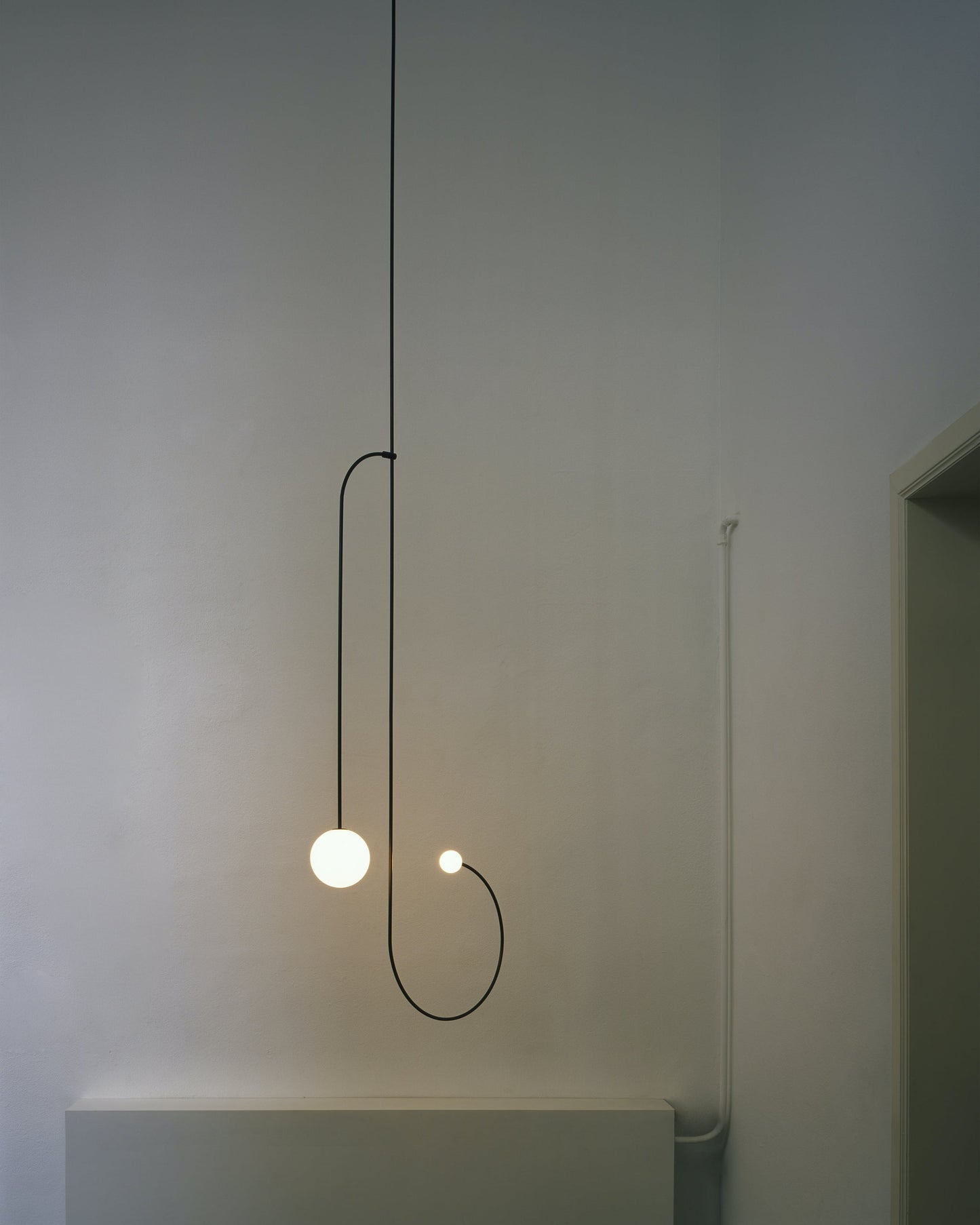 Mobile Chandelier with Adjustable Height and LED Lighting Features