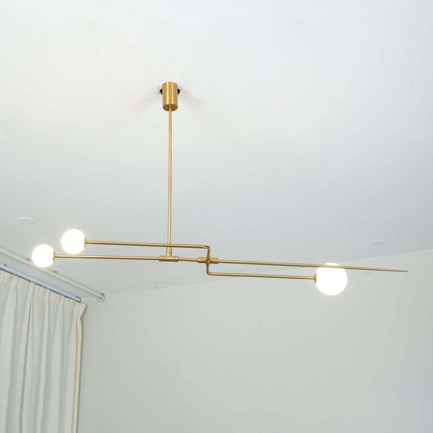Mobile Chandelier with Adjustable Height and LED Lighting Features