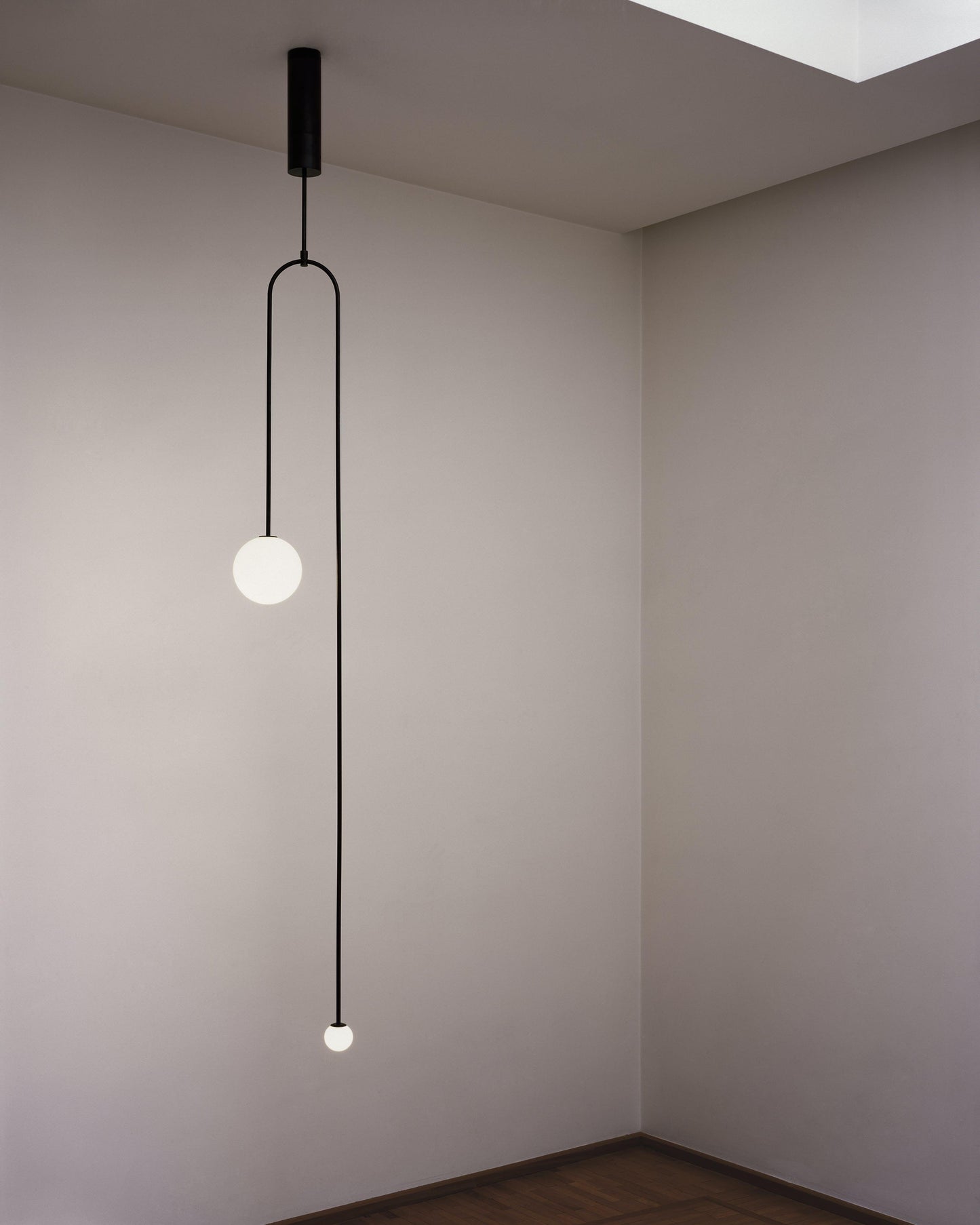 Mobile Chandelier with Adjustable Height and LED Lighting Features