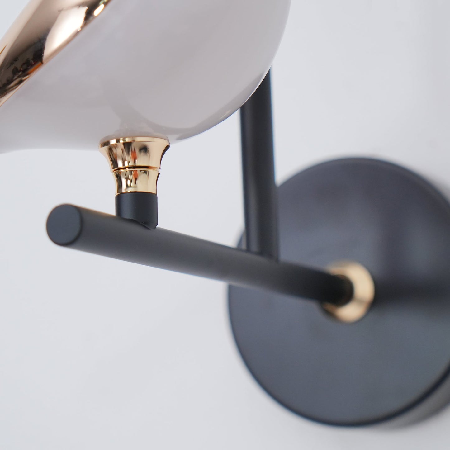 Nomi Plug-in Wall Lamp - Adjustable Brightness & Modern Design
