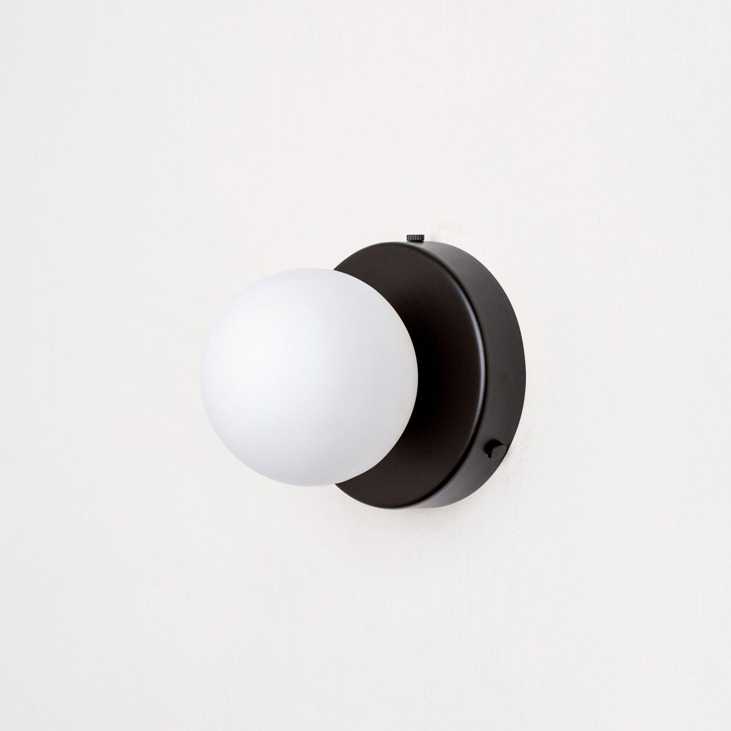 Nuvol Wall Lamp - Adjustable Brightness, Modern Design, Energy Efficie
