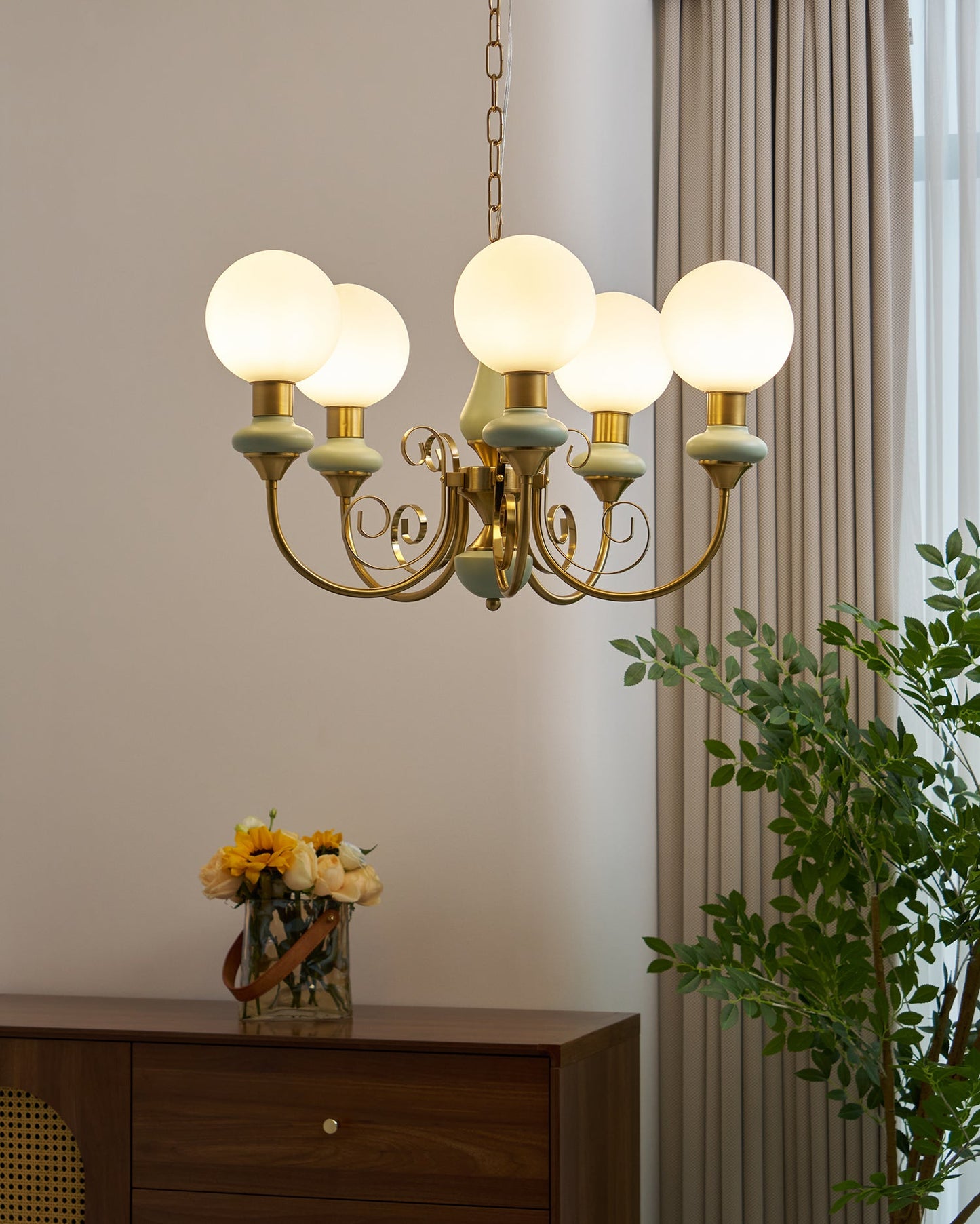 Onyx Chandelier - Elegant Lighting Fixture with Adjustable Brightness