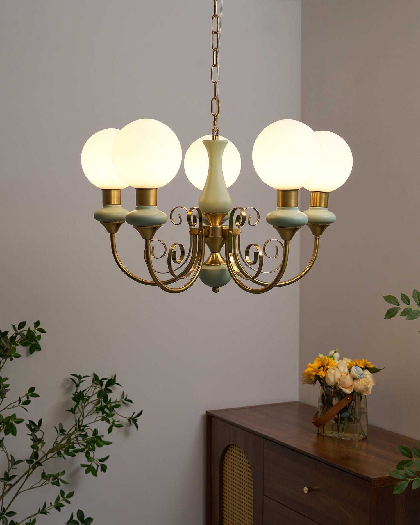 Onyx Chandelier - Elegant Lighting Fixture with Adjustable Brightness