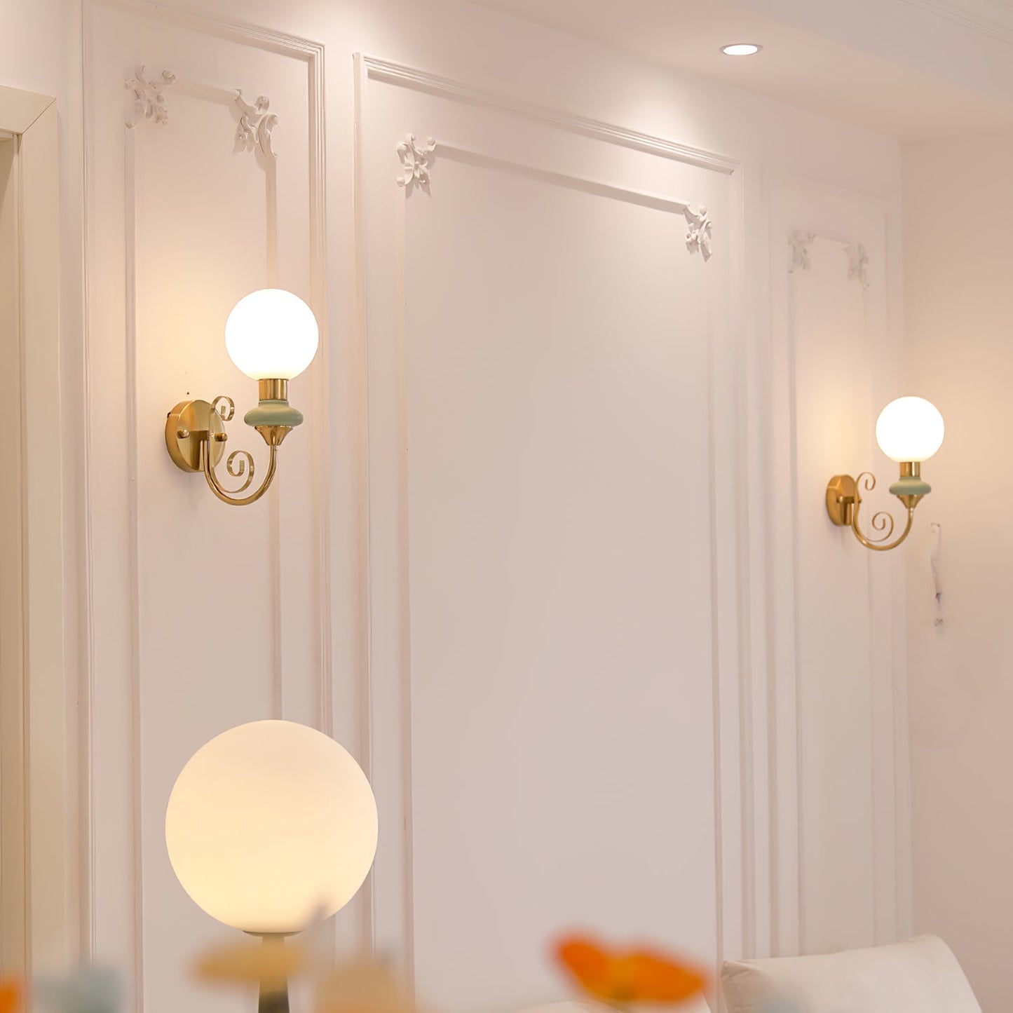 Onyx Wall Lamp - Adjustable Brightness & Energy-Efficient LED Design