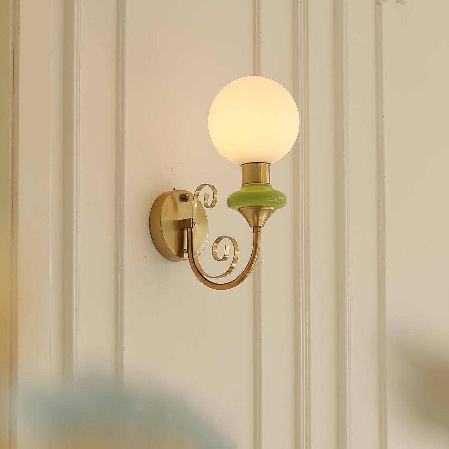 Onyx Wall Lamp - Adjustable Brightness & Energy-Efficient LED Design