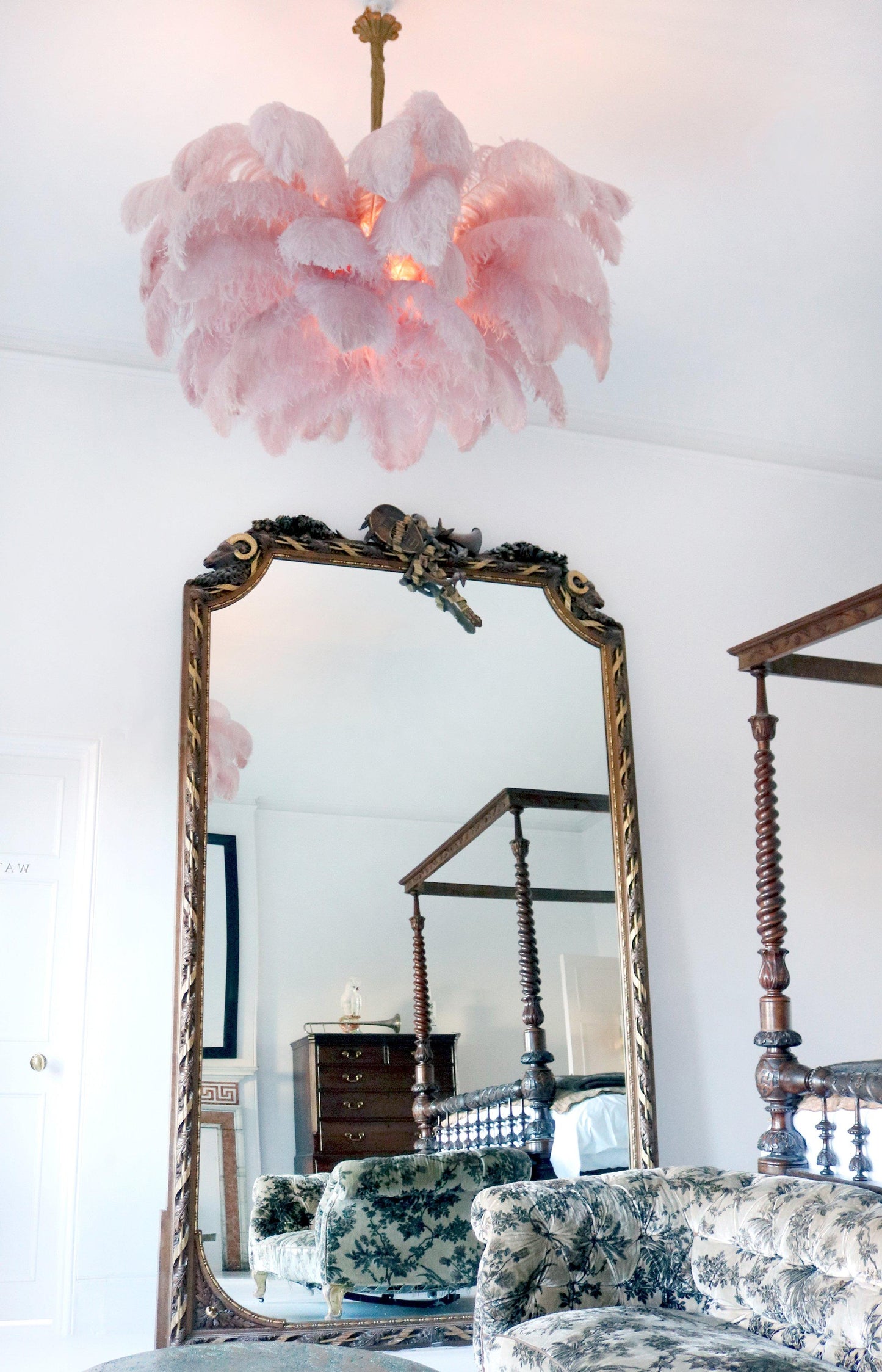 Elegant Ostrich Feather Chandelier - Soft Lighting & Unique Design