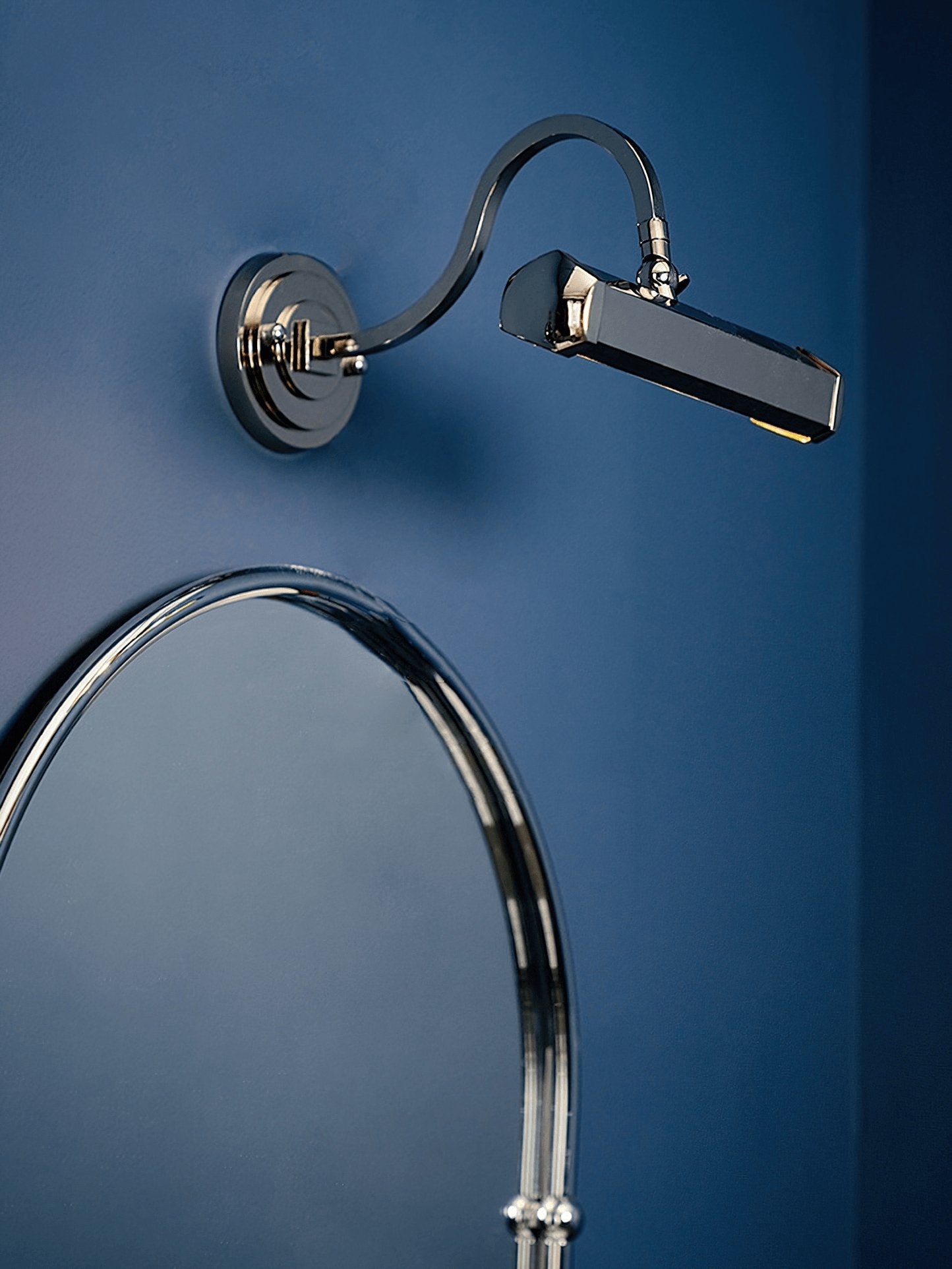 Pacific Wall Lamp - Adjustable LED Light with Dimmable Brightness