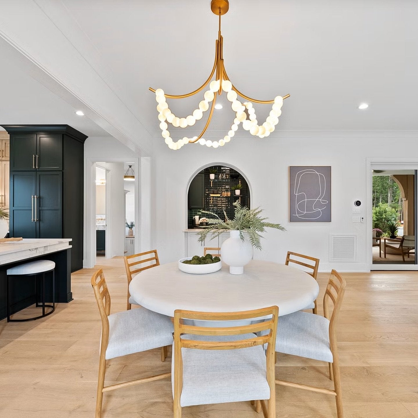 Parel Alabaster Chandelier - Elegant Design with Adjustable Height & L