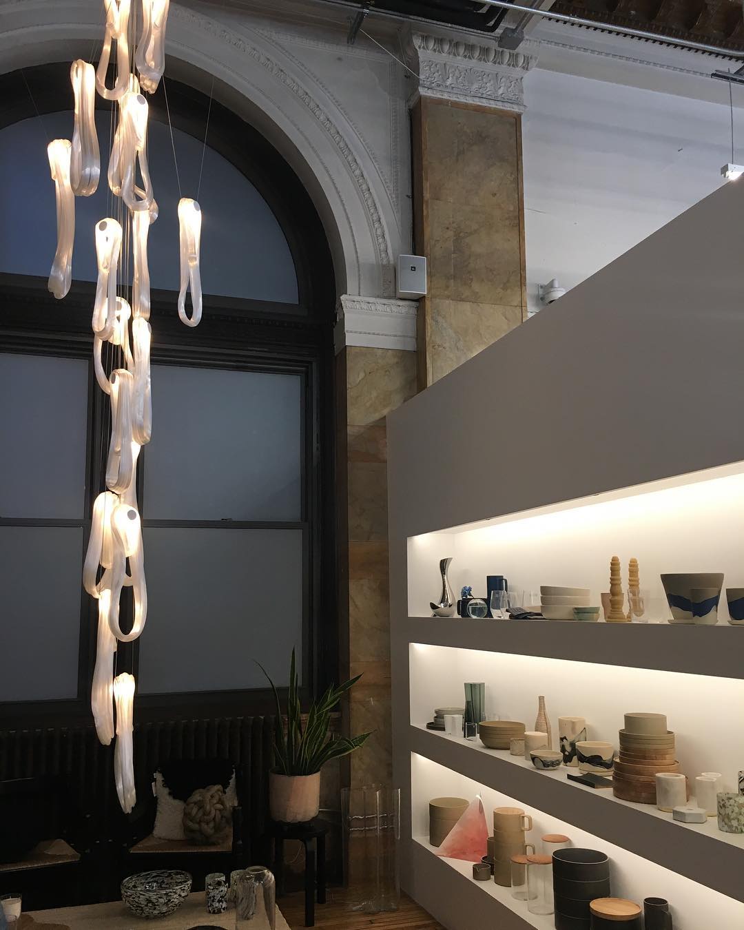 Elegant Pearlescent Filament Chandelier with Adjustable Brightness & E