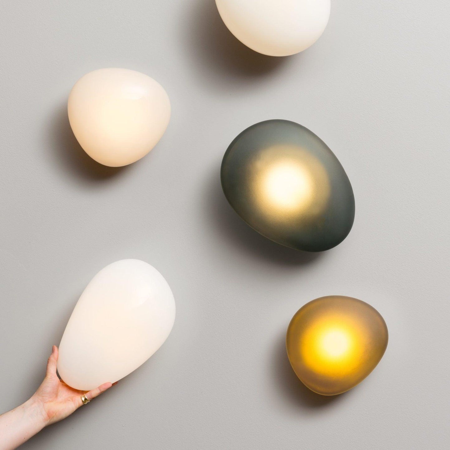 Elegant Bubble Glass Wall Lamp with Adjustable Brightness & Unique Des