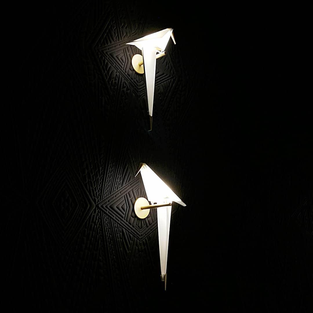 Avian Serenity Wall Lamp - Adjustable Brightness, Elegant Design
