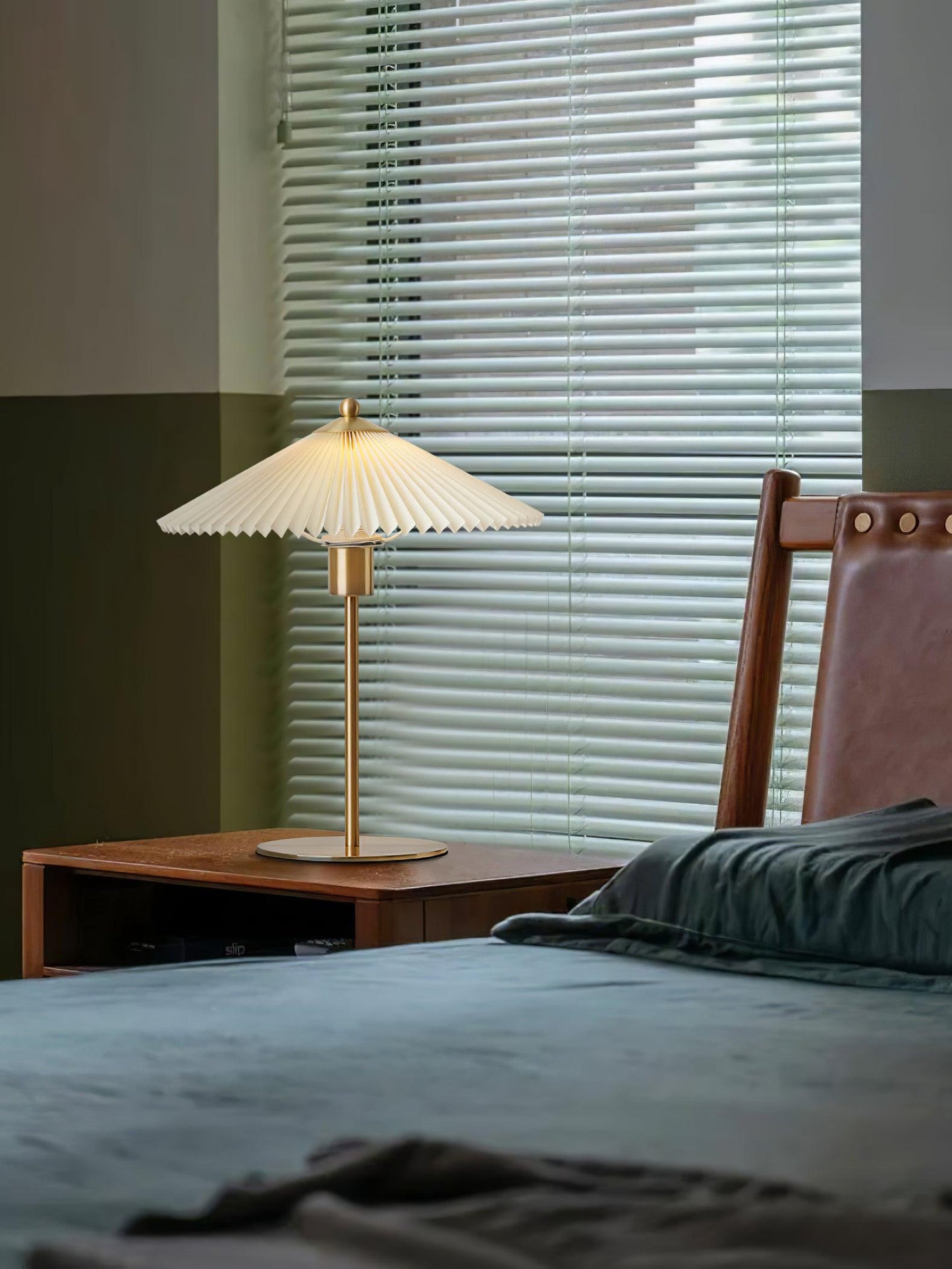 Perla Pleated Table Lamp - Adjustable Brightness & Elegant Design