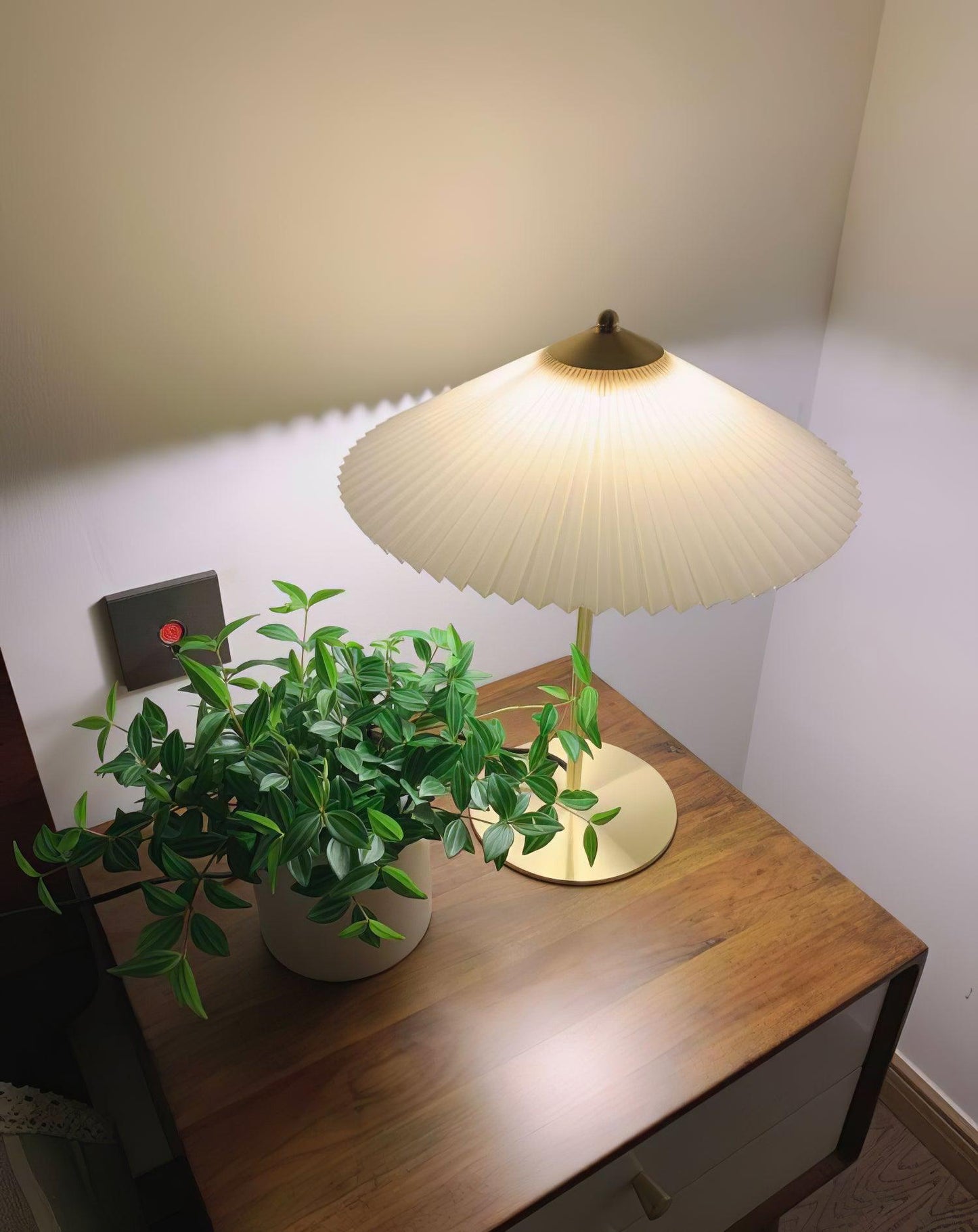 Perla Pleated Table Lamp - Adjustable Brightness & Elegant Design