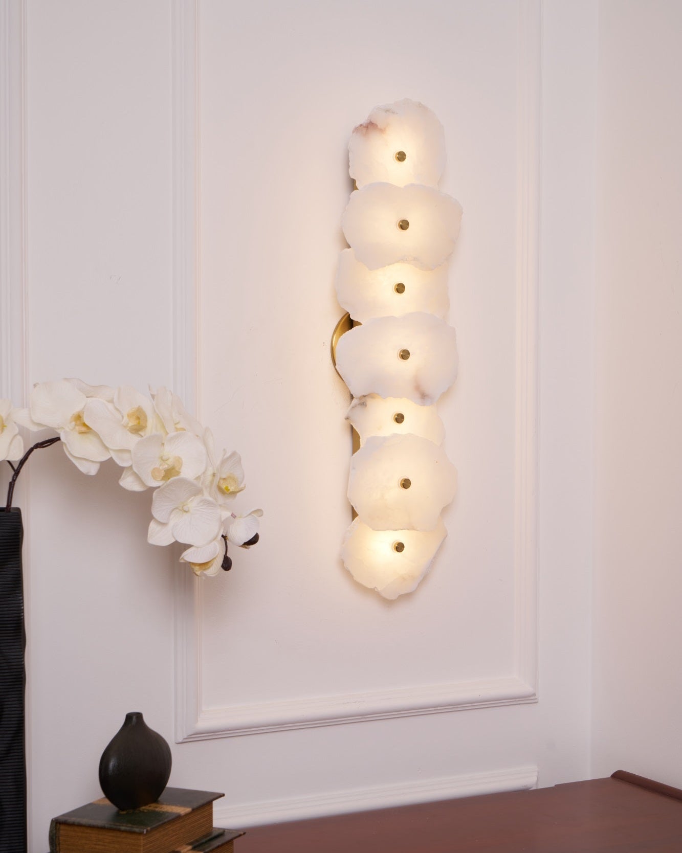 Petra Alabaster Wall Lamp - Elegant Design with Soft Glow & Energy Eff