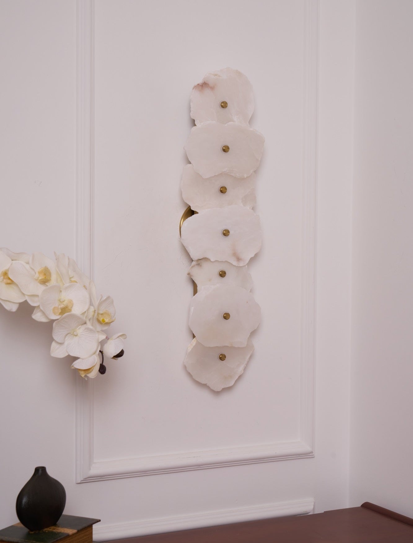 Petra Alabaster Wall Lamp - Elegant Design with Soft Glow & Energy Eff