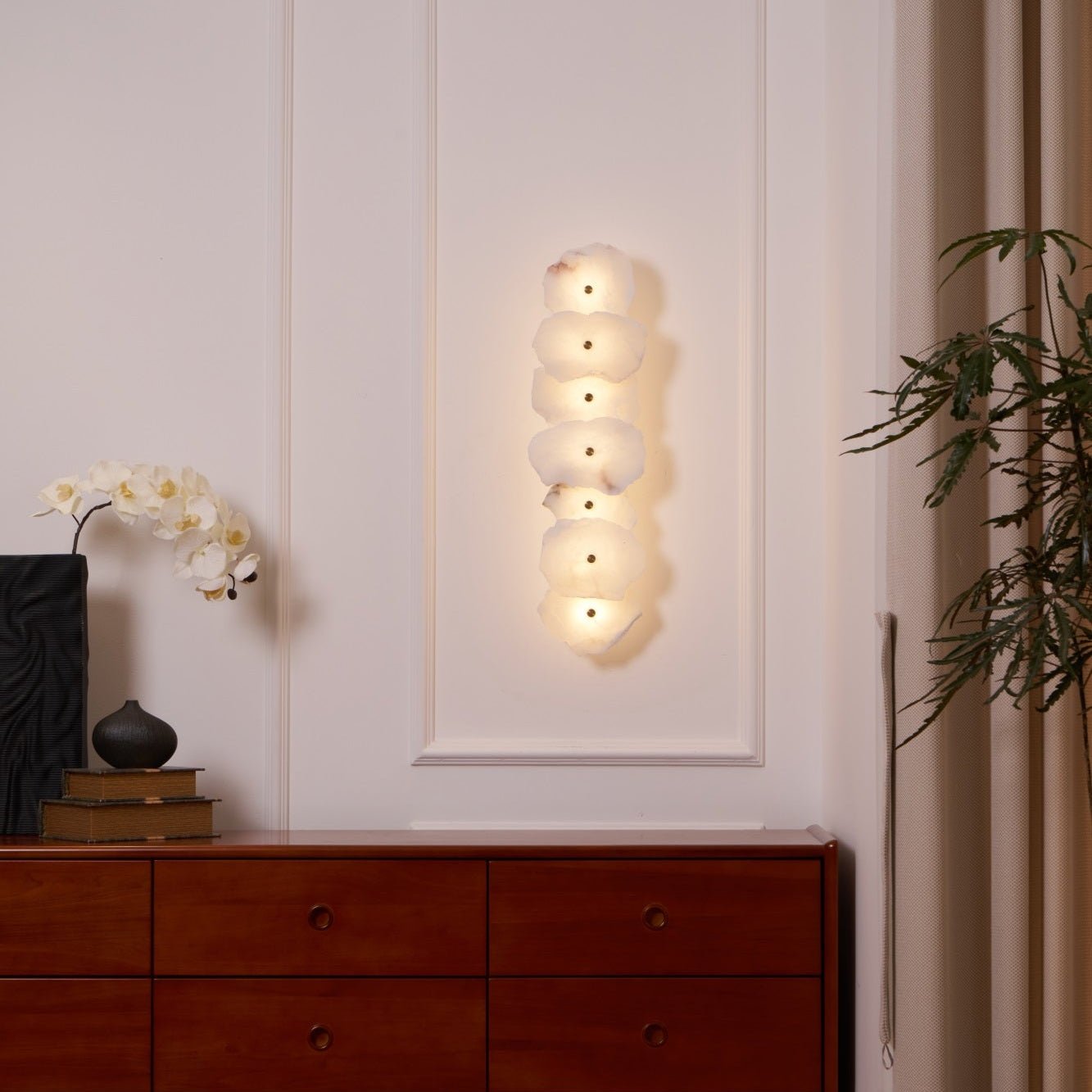 Petra Alabaster Wall Lamp - Elegant Design with Soft Glow & Energy Eff