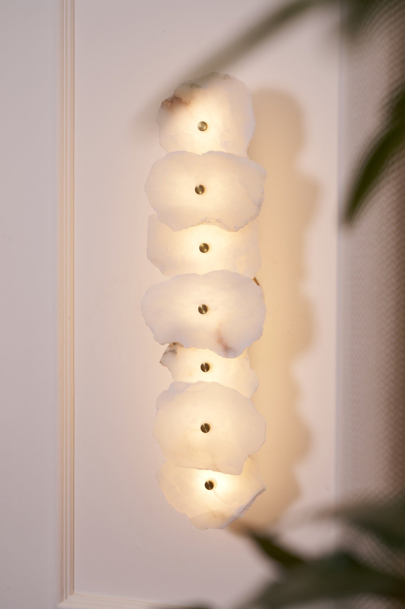 Petra Alabaster Wall Lamp - Elegant Design with Soft Glow & Energy Eff