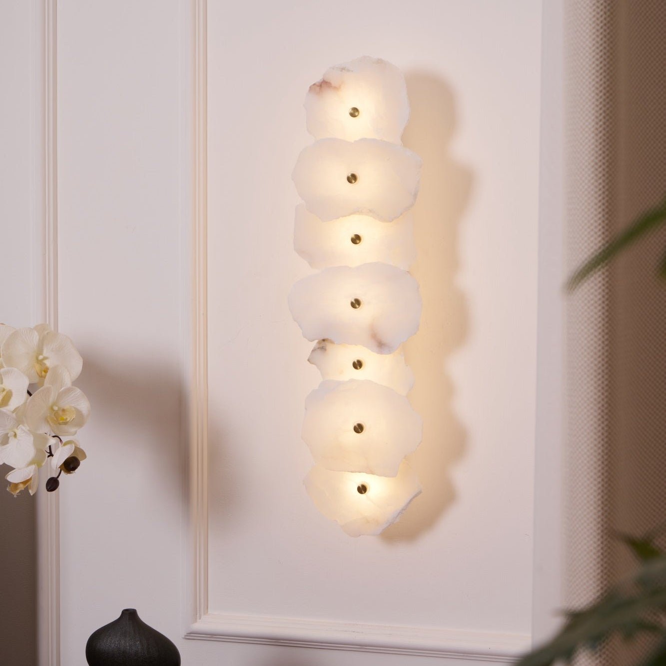 Petra Alabaster Wall Lamp - Elegant Design with Soft Glow & Energy Eff