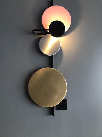 Planet Plug-in Wall Lamp with Adjustable Brightness and Modern Design