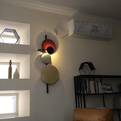 Planet Plug-in Wall Lamp with Adjustable Brightness and Modern Design