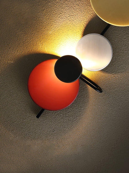 Planet Plug-in Wall Lamp with Adjustable Brightness and Modern Design
