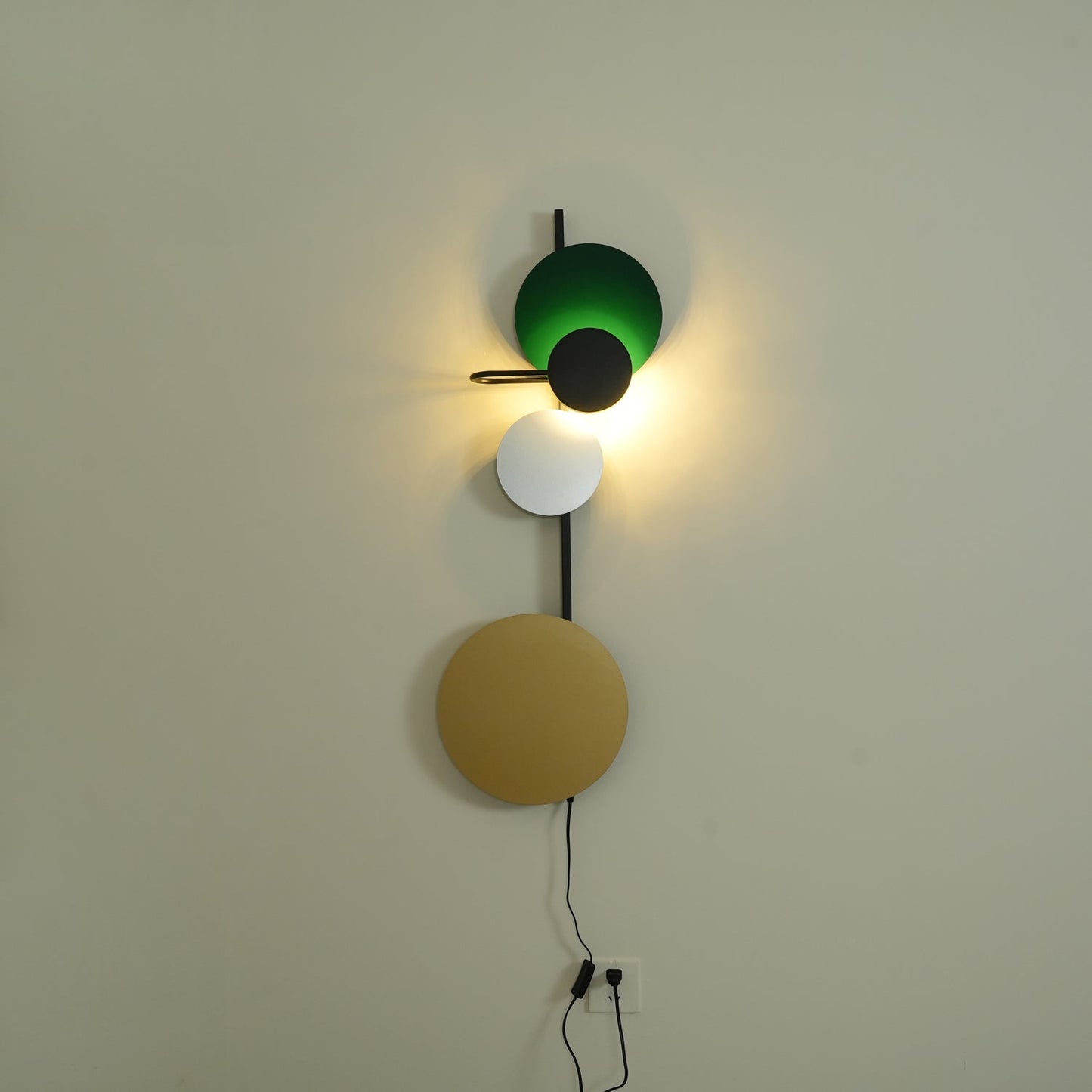 Planet Plug-in Wall Lamp with Adjustable Brightness and Modern Design