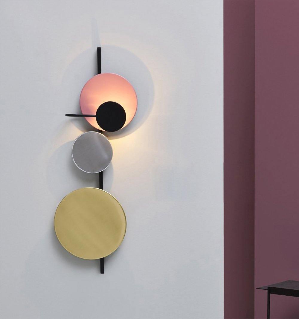 Planet Plug-in Wall Lamp with Adjustable Brightness and Modern Design
