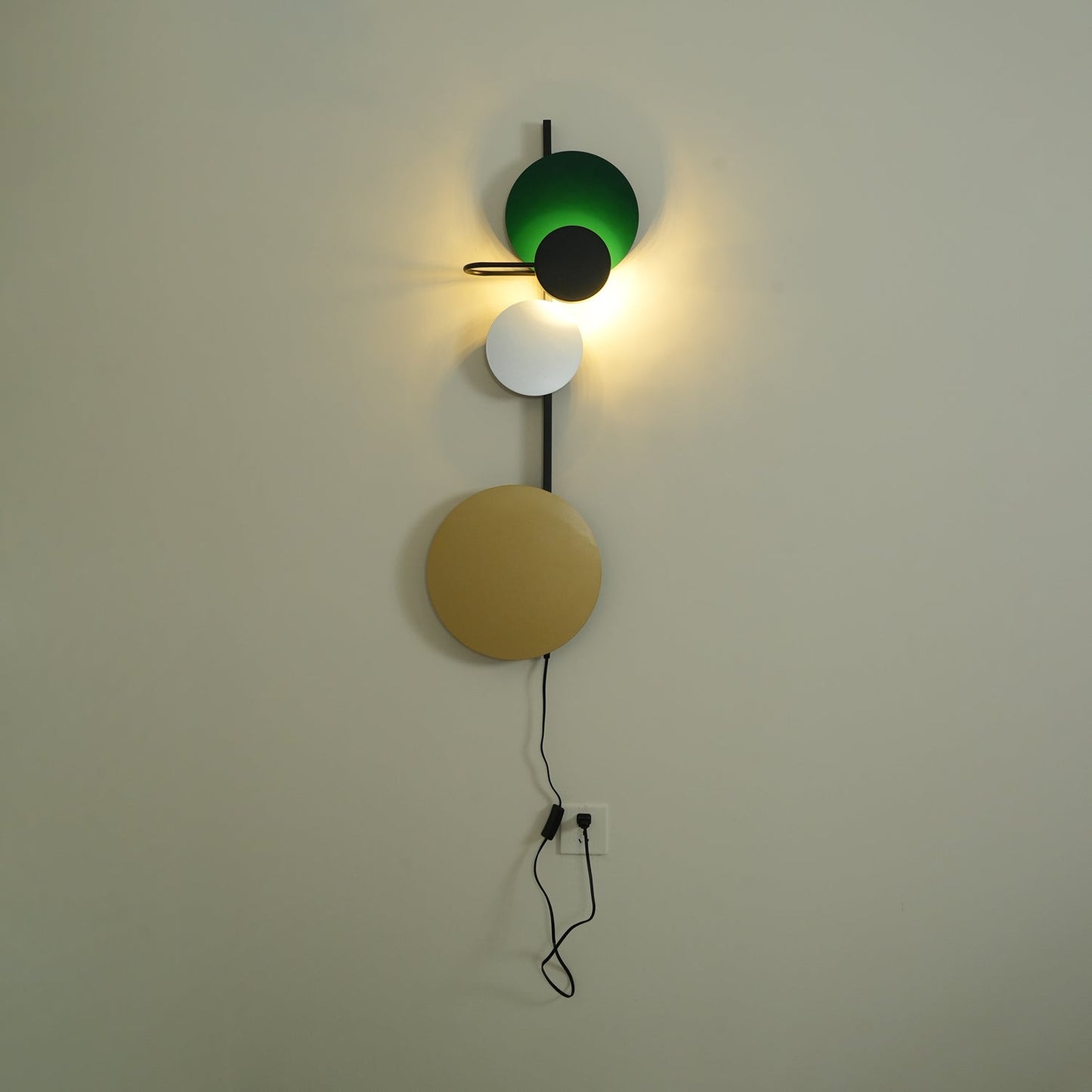 Planet Plug-in Wall Lamp with Adjustable Brightness and Modern Design