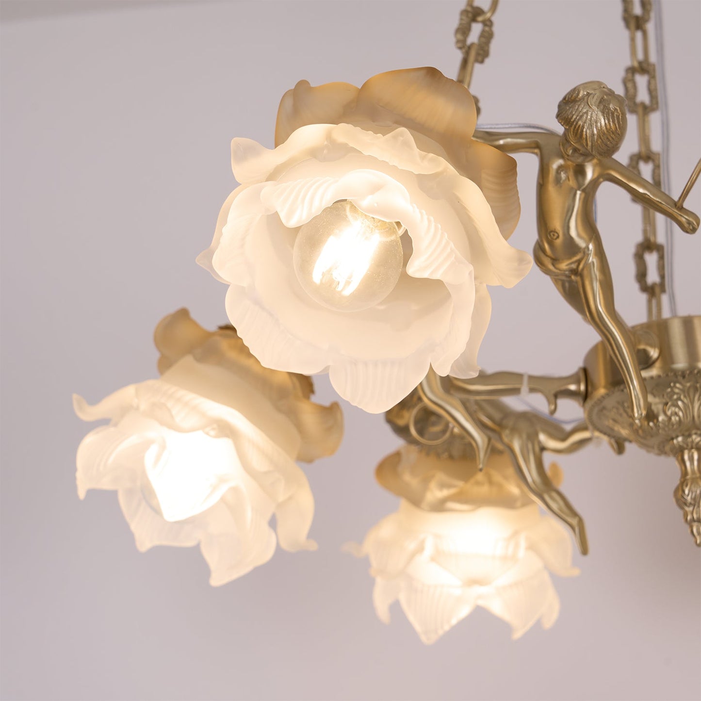 Brass Putti Statuettes Suspension - Elegant Design & Durable Craftsman