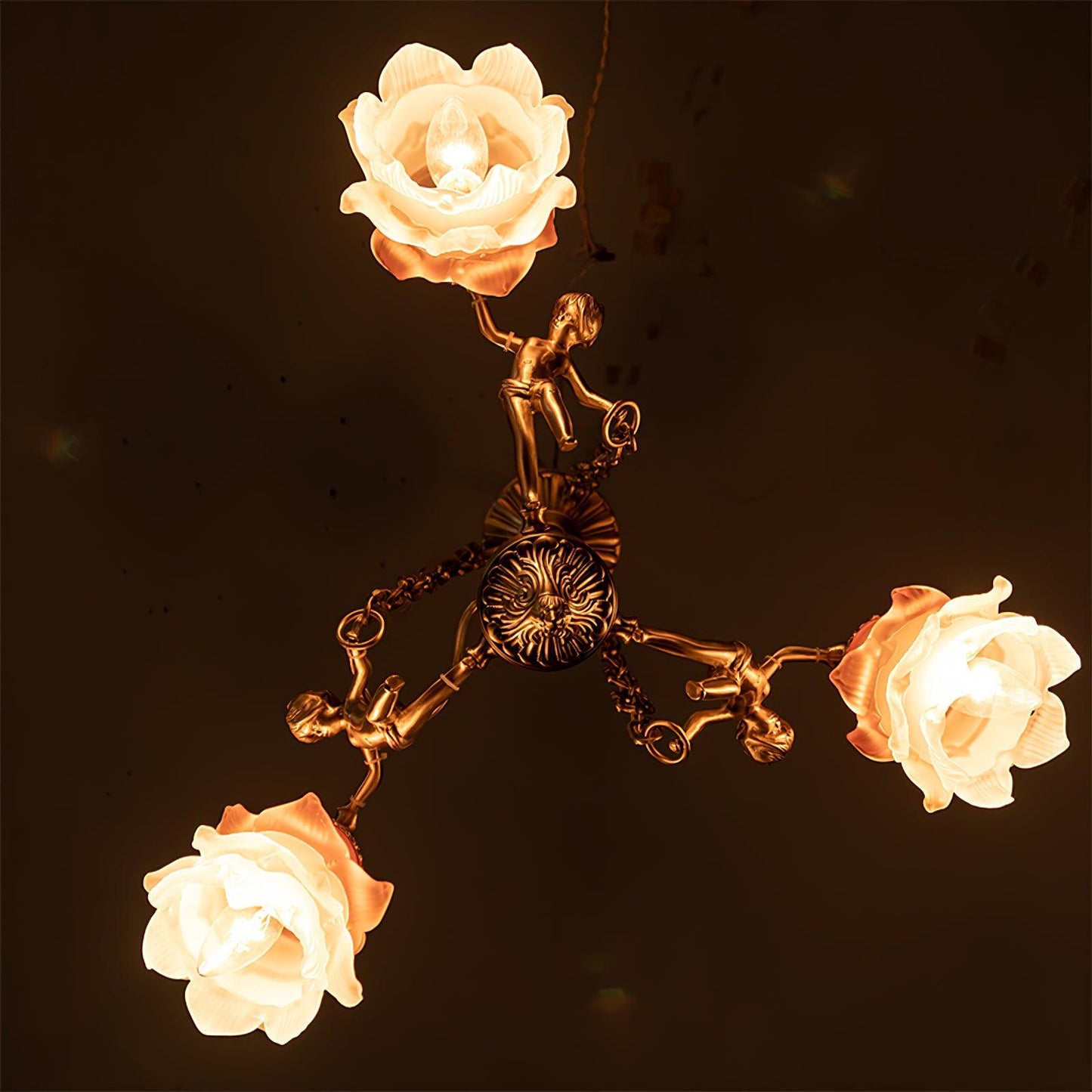 Brass Putti Statuettes Suspension - Elegant Design & Durable Craftsman