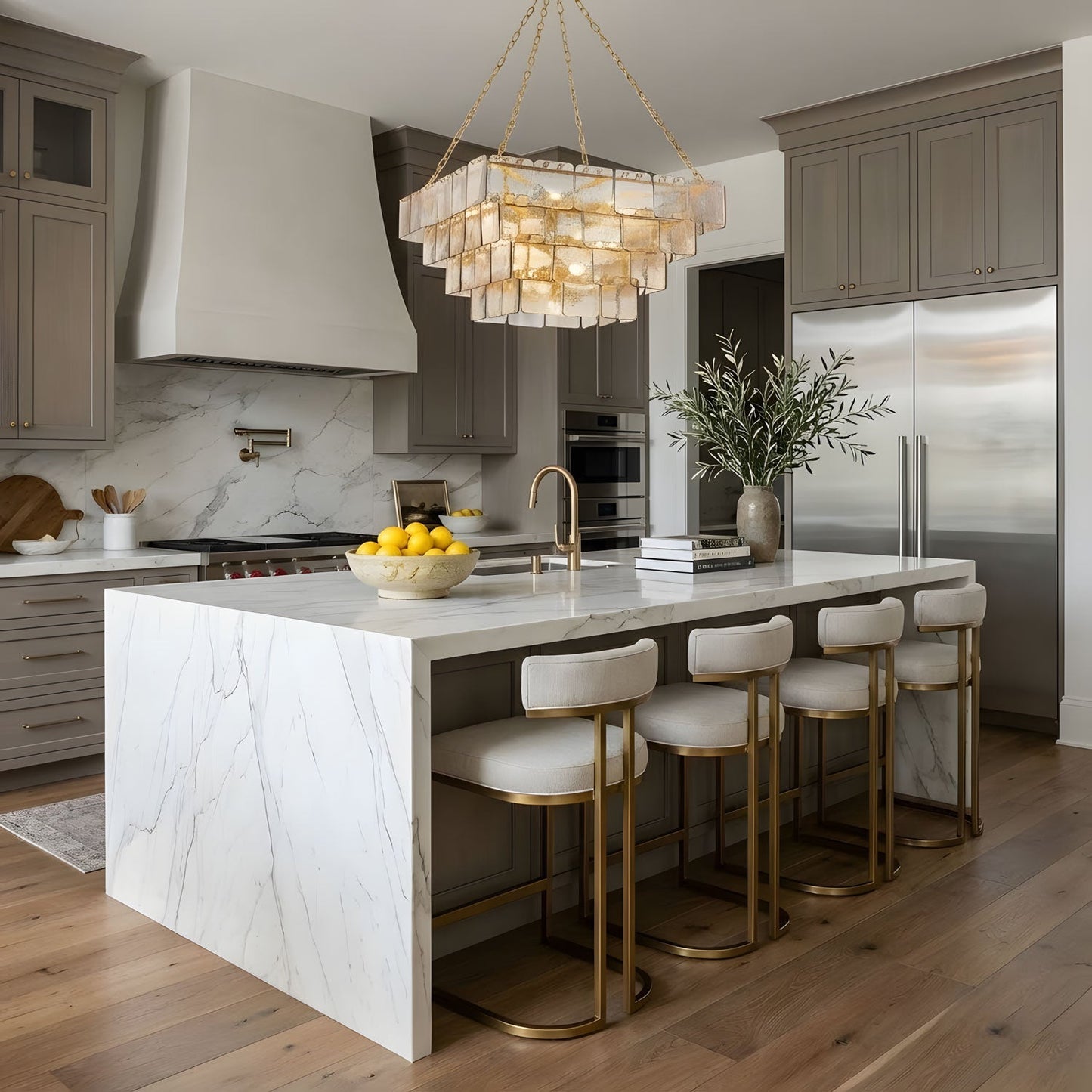 Regal Chain Chandelier - Elegant Lighting with Adjustable Height & Cry