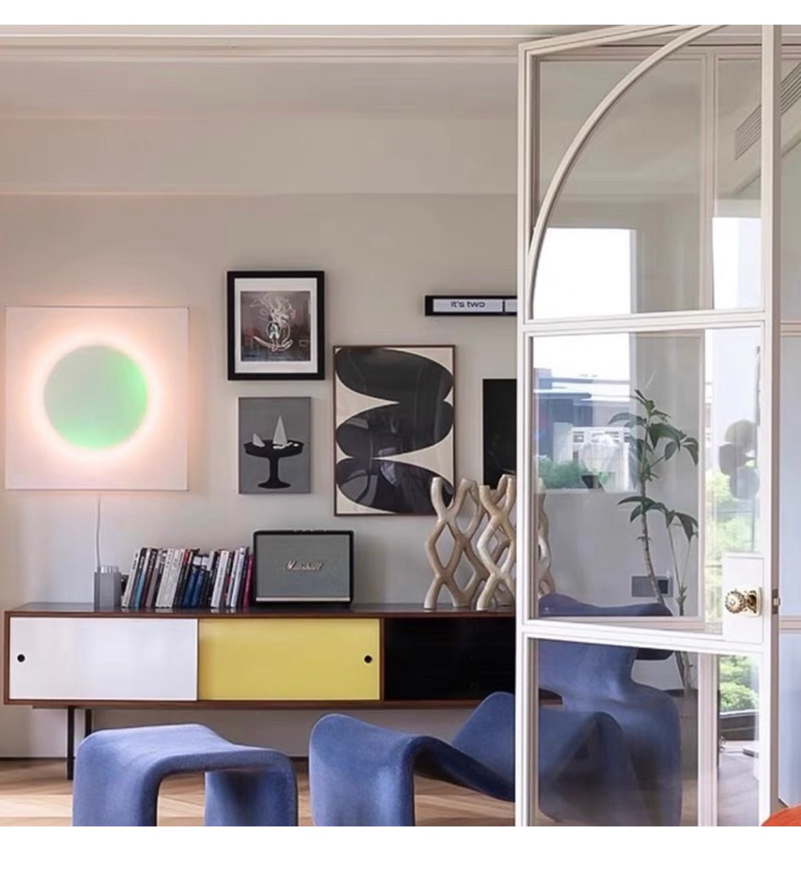 Relax Plug-in Wall Light with Dimmable Function & Energy-Efficient LED