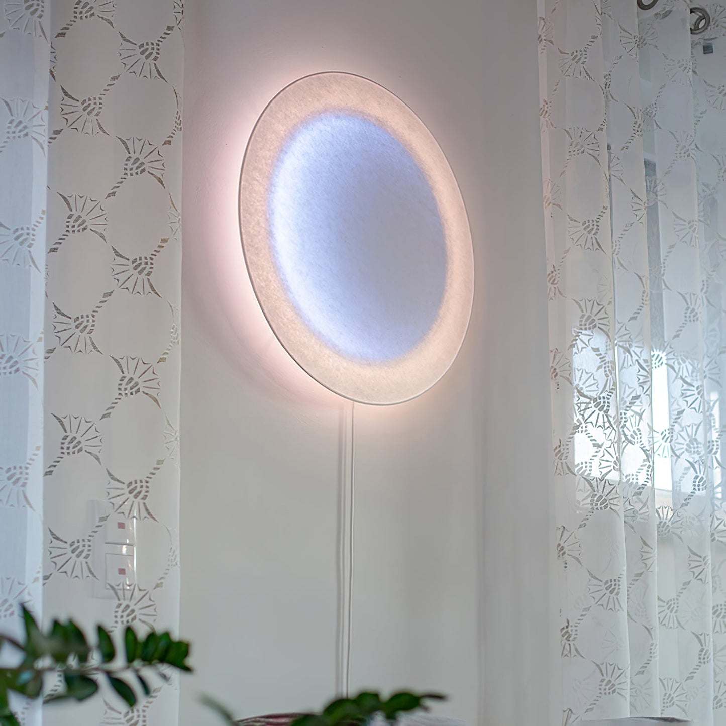 Relax Plug-in Wall Light with Dimmable Function & Energy-Efficient LED