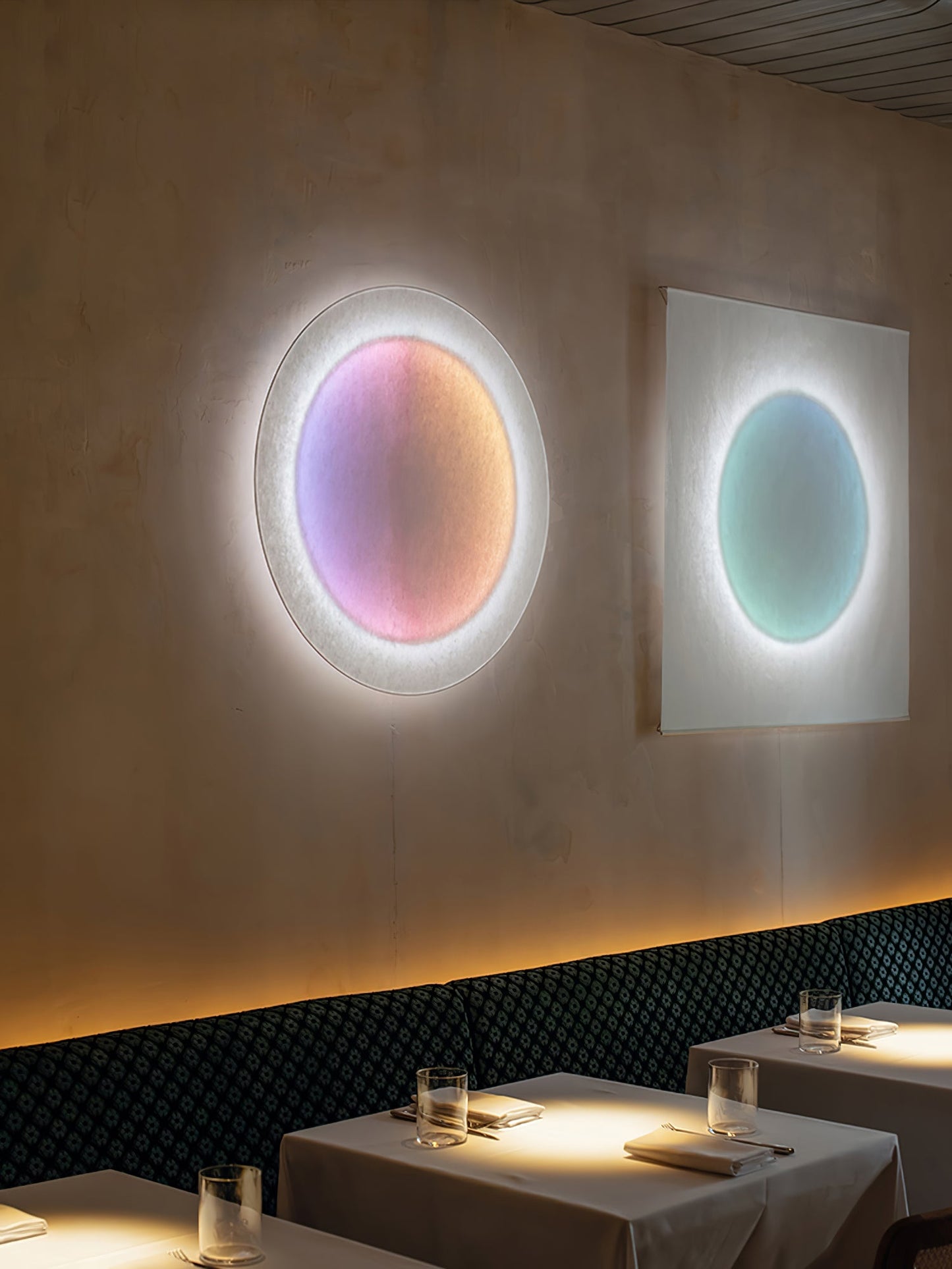 Relax Plug-in Wall Light with Dimmable Function & Energy-Efficient LED